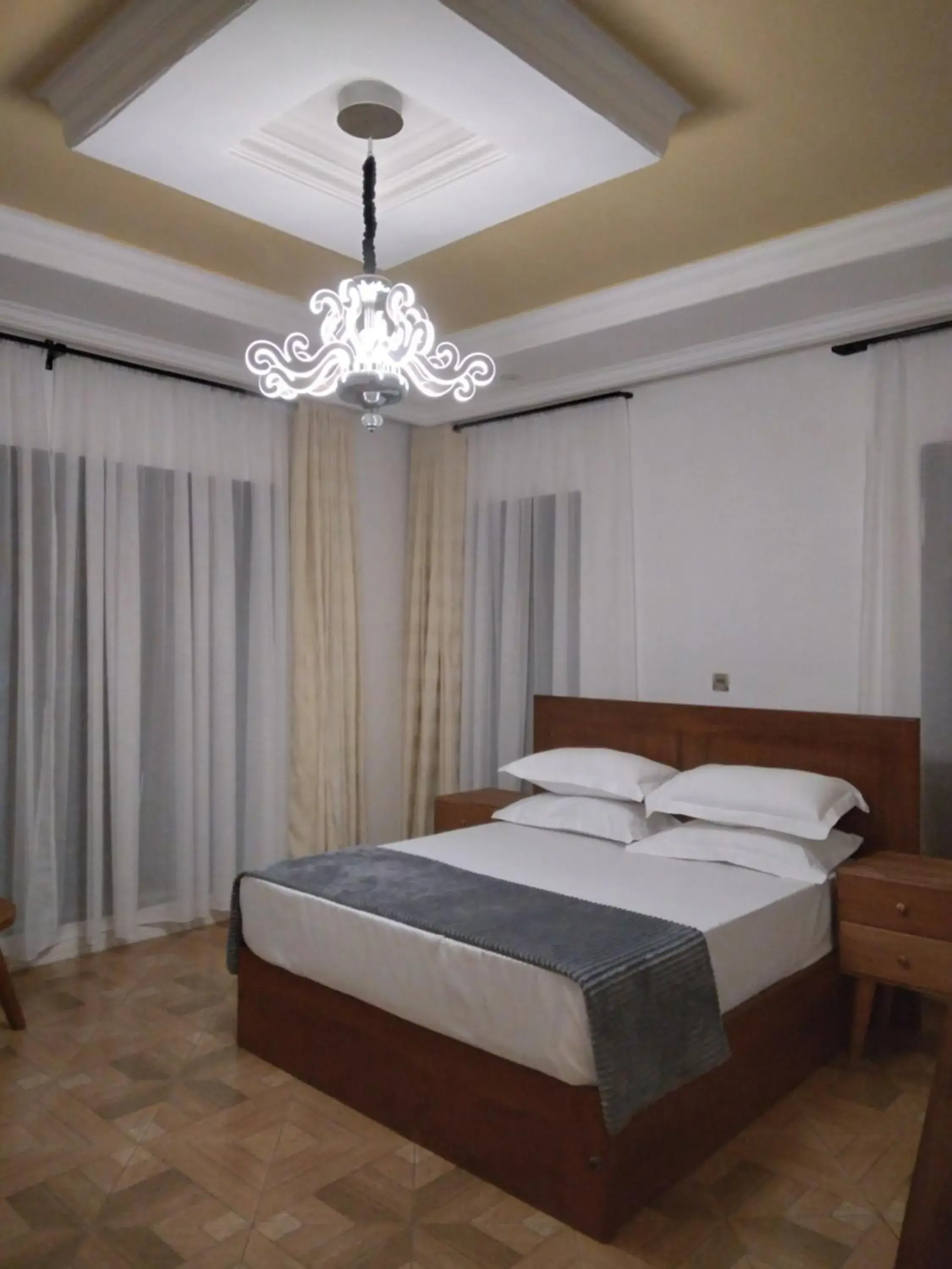 Superior King Room in Sprunger Avenue - tulia homes Superior King Room in Sprunger Avenue - tulia homes