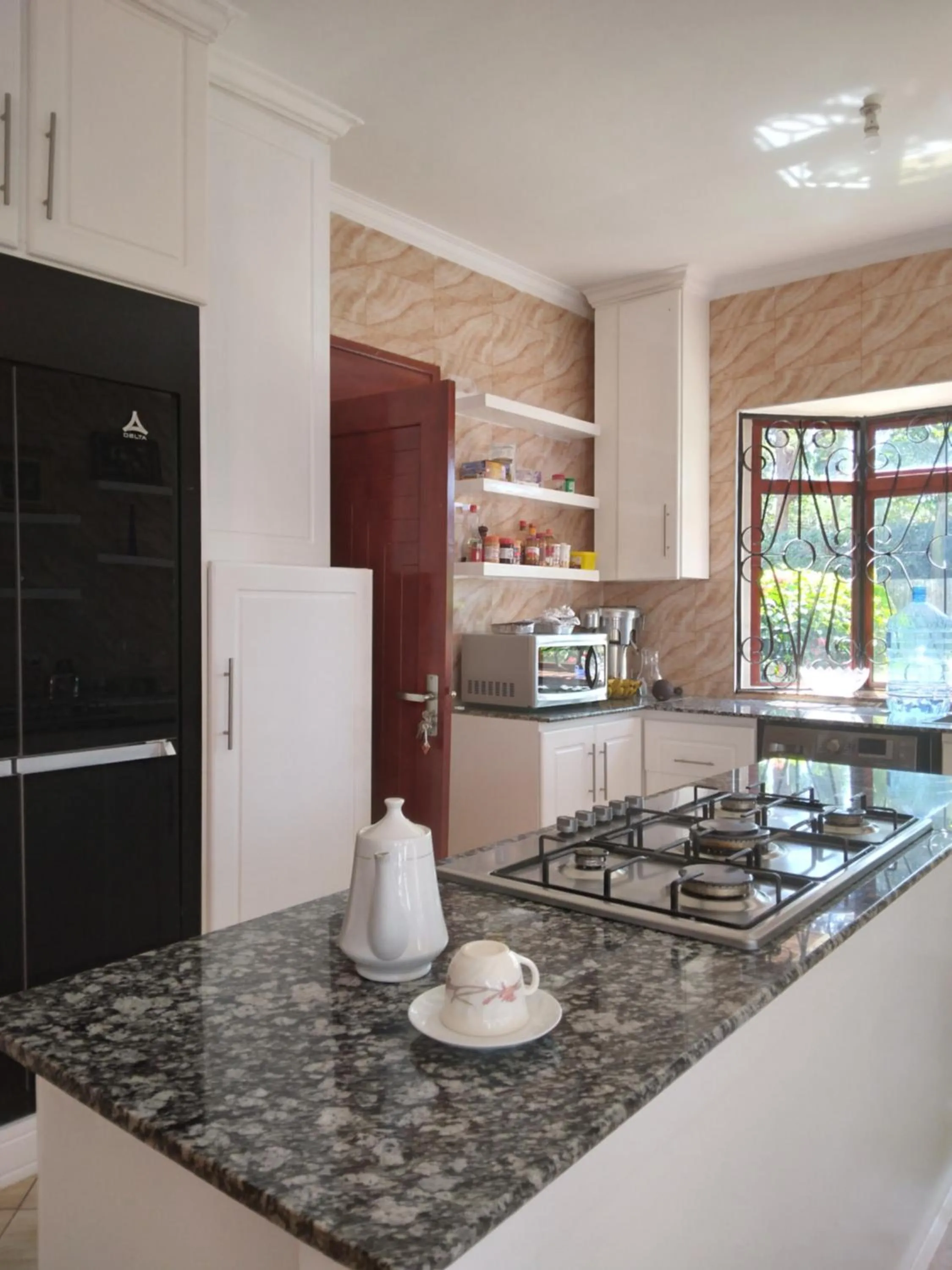 kitchen in Sprunger Avenue - tulia homes