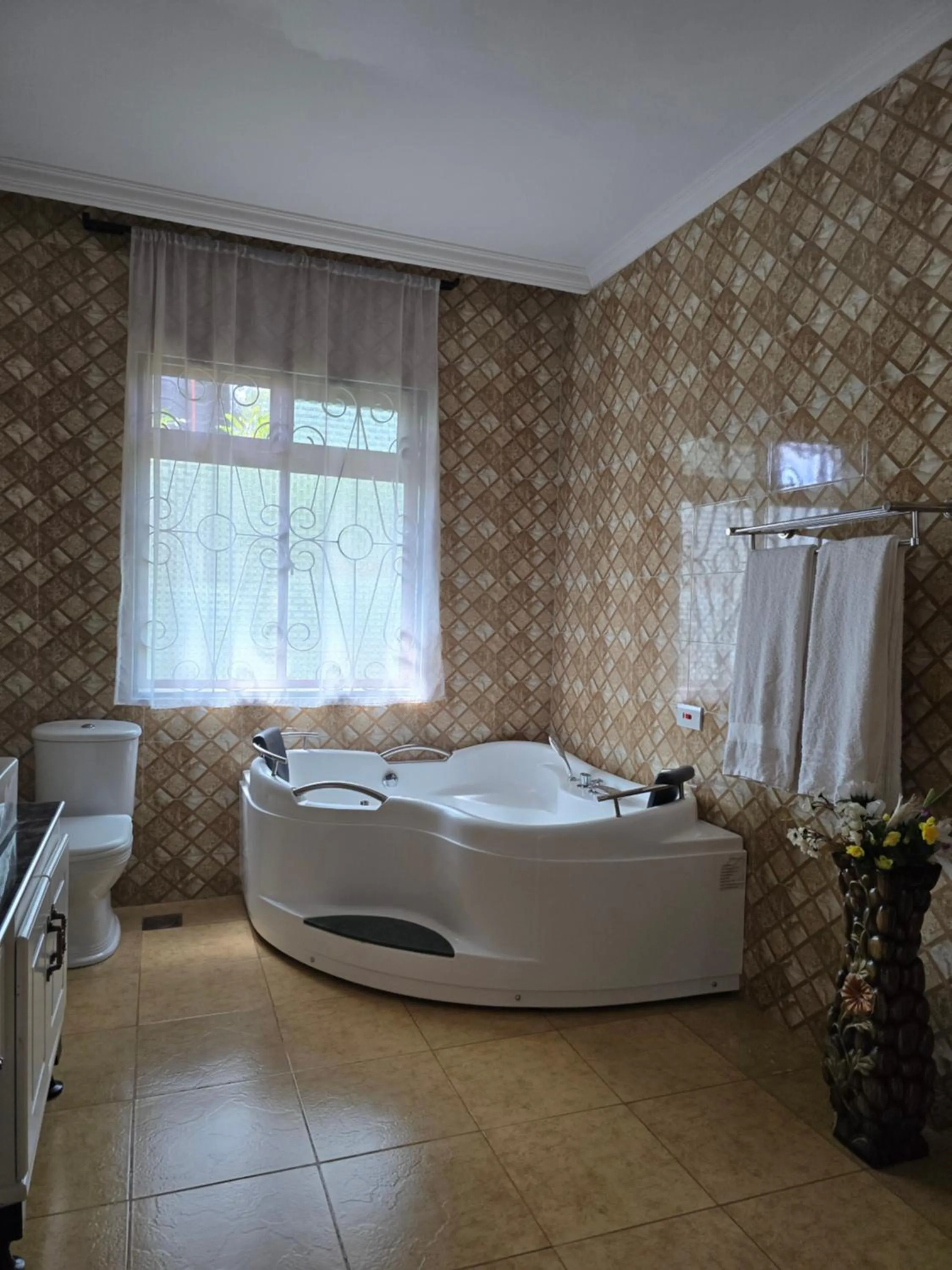 Bedroom, Bed in Sprunger Avenue - tulia homes