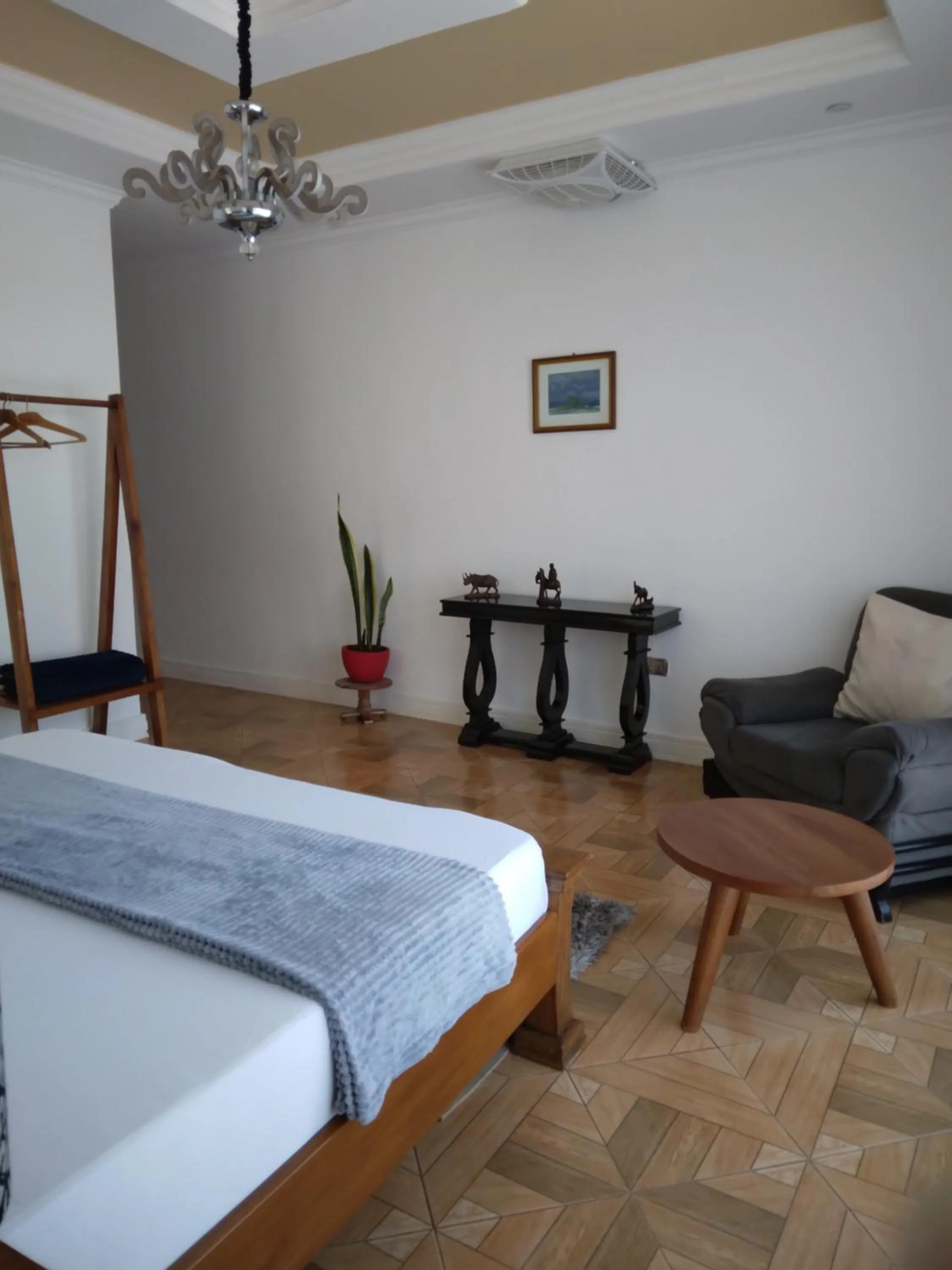 Bedroom, Bed in Sprunger Avenue - tulia homes