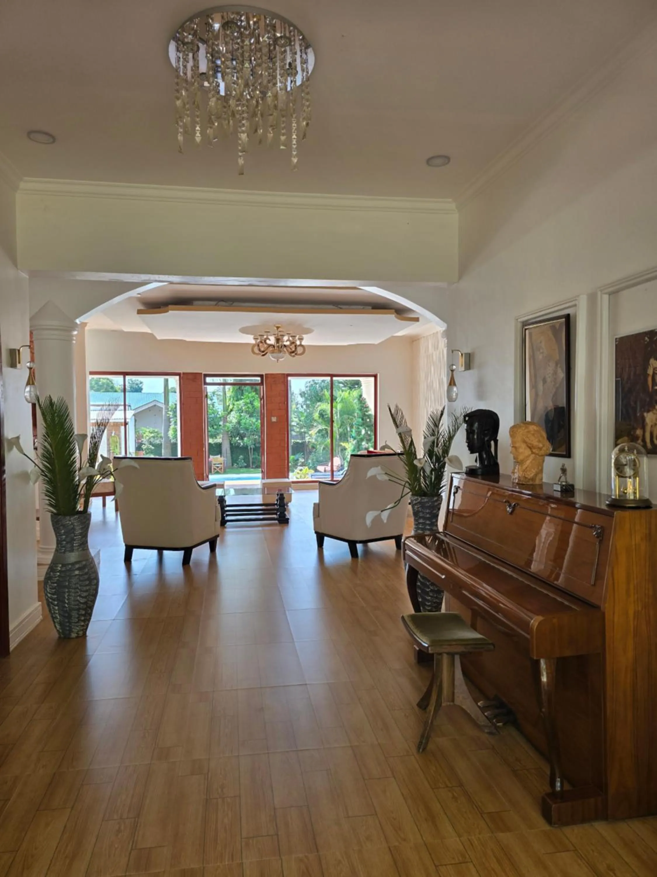 Living room in Sprunger Avenue - tulia homes
