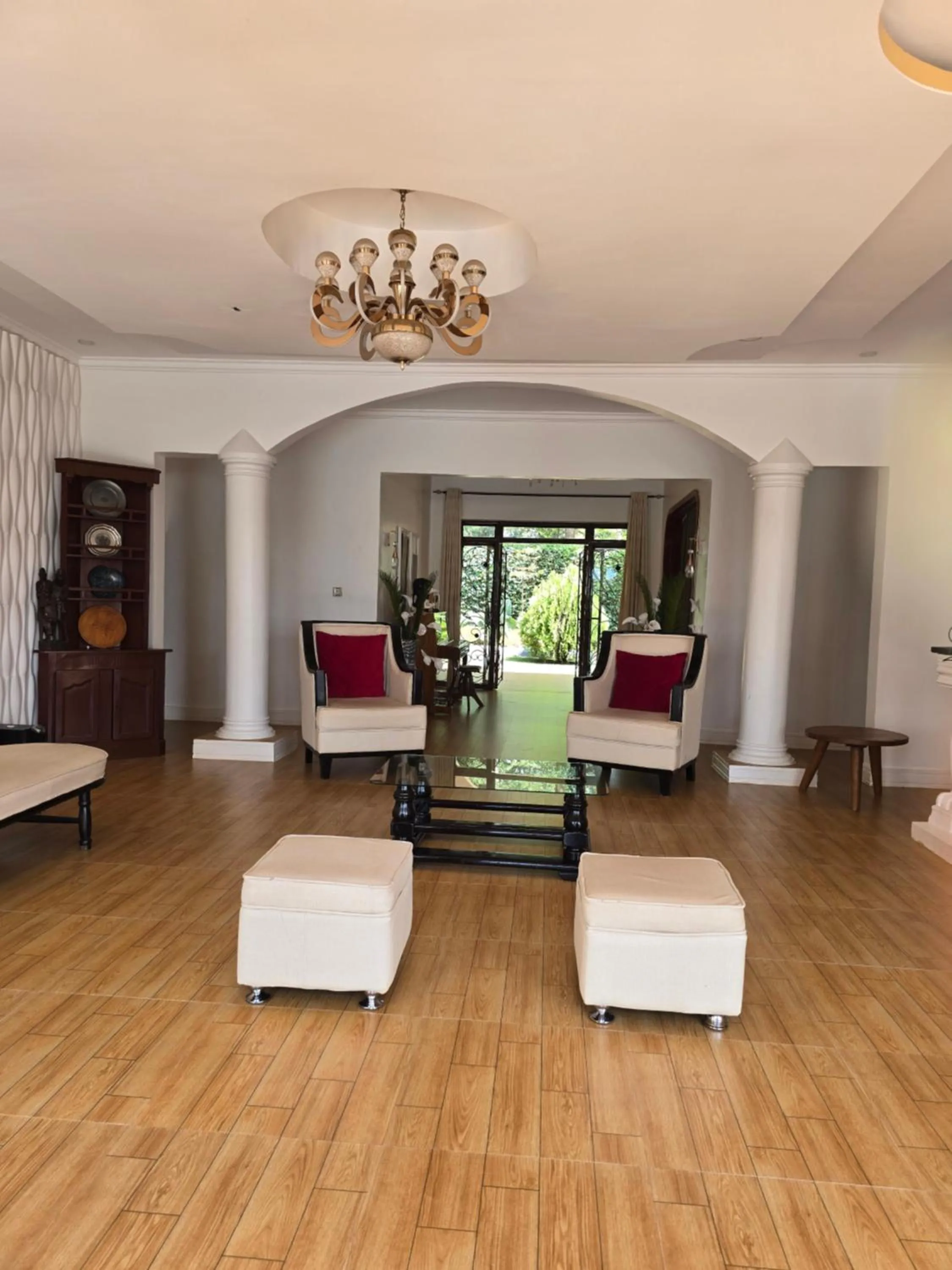Living room in Sprunger Avenue - tulia homes