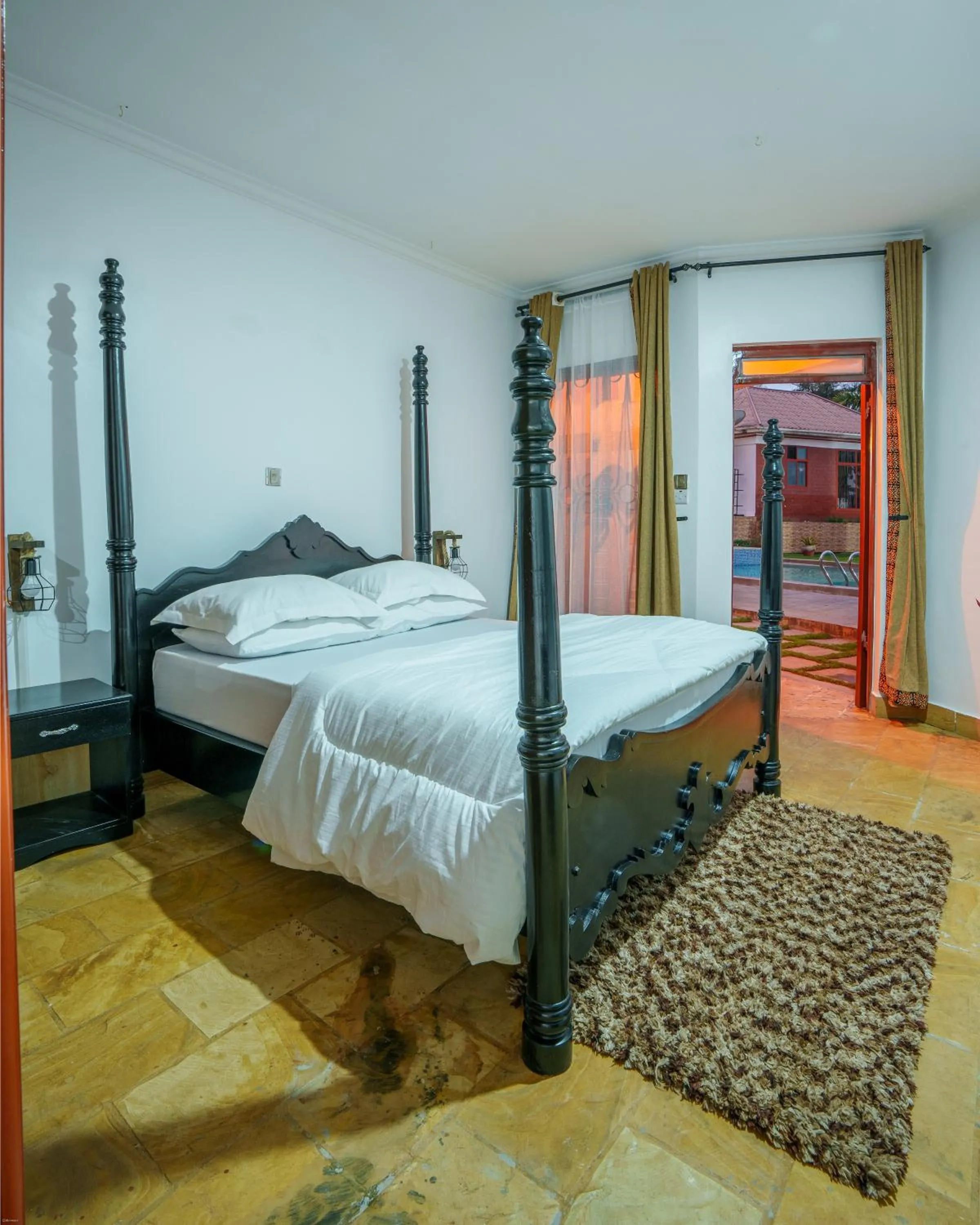 Bed in Sprunger Avenue - tulia homes