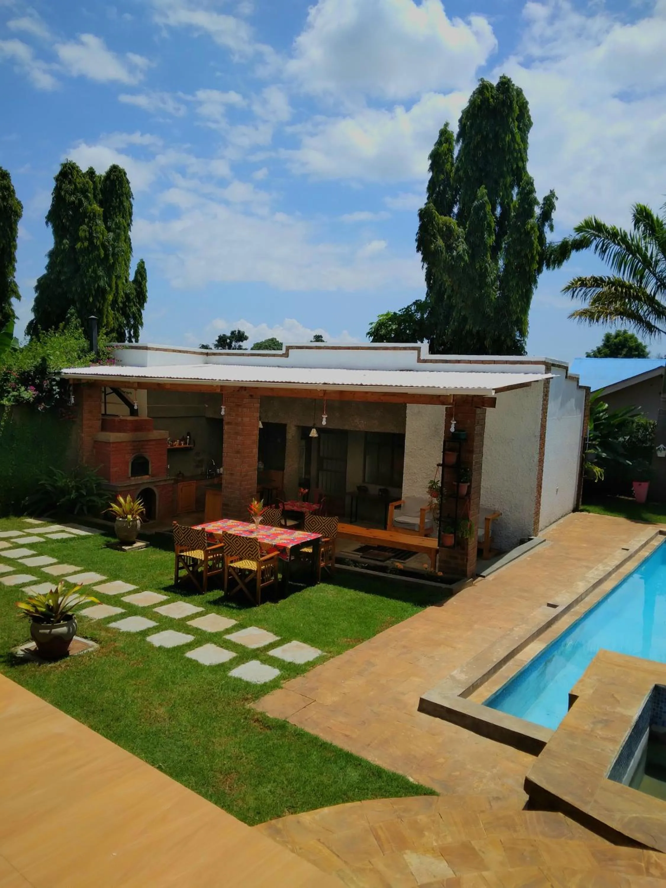 Garden view in Sprunger Avenue - tulia homes