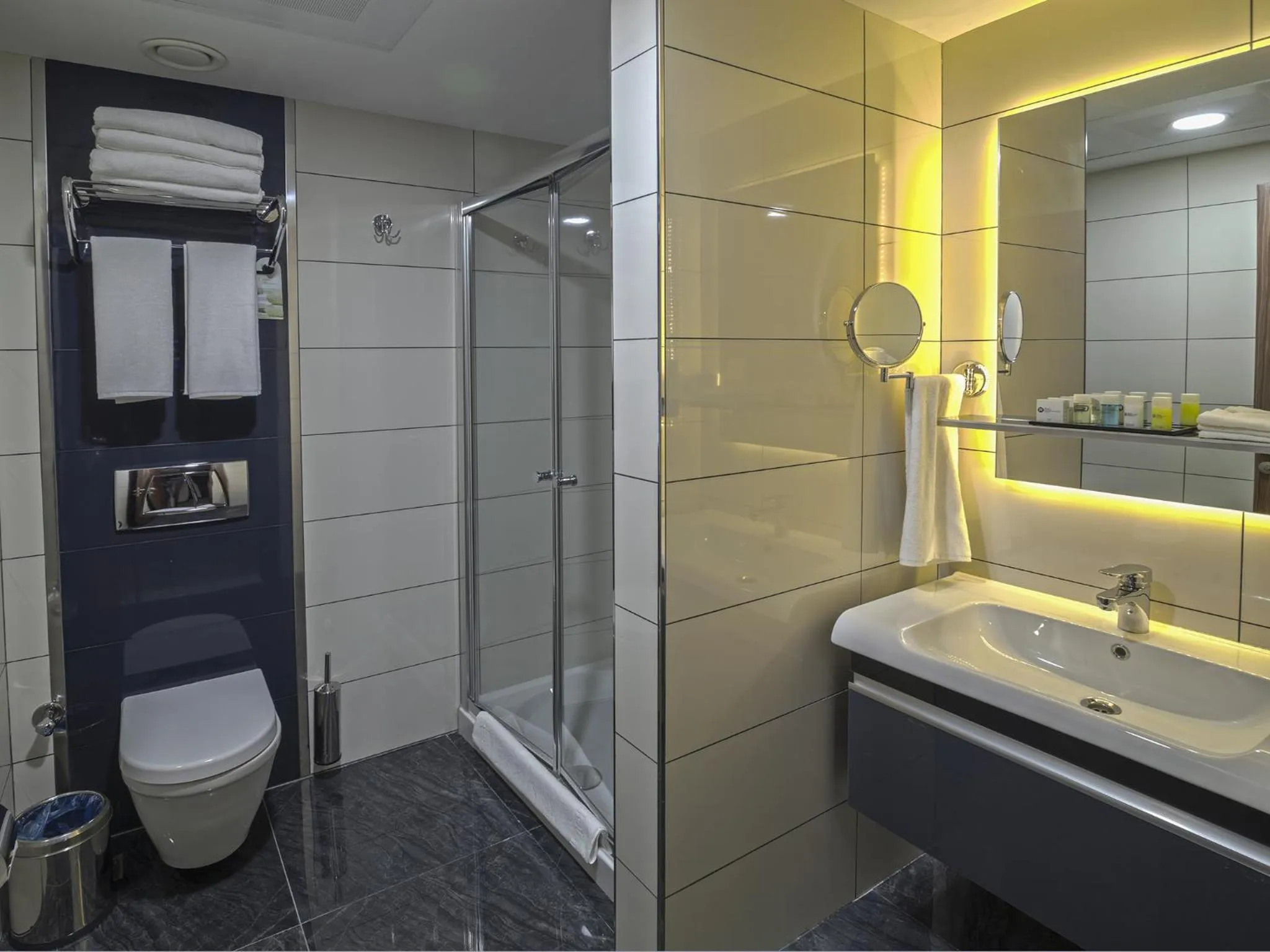 Shower in Fesa Business Hotel