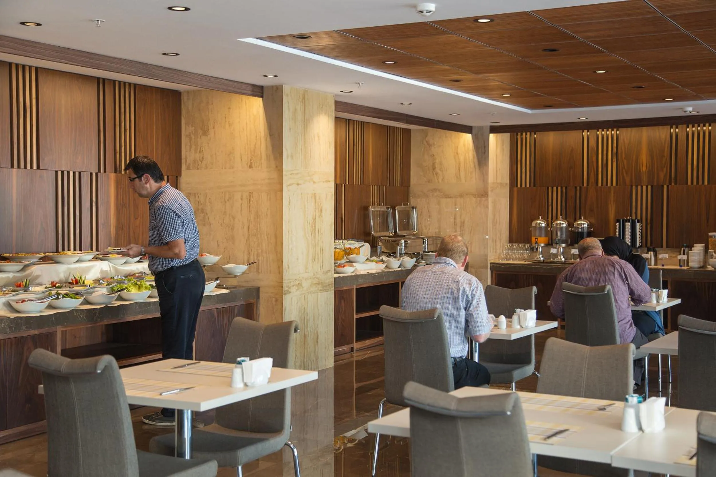Restaurant/places to eat in Fesa Business Hotel