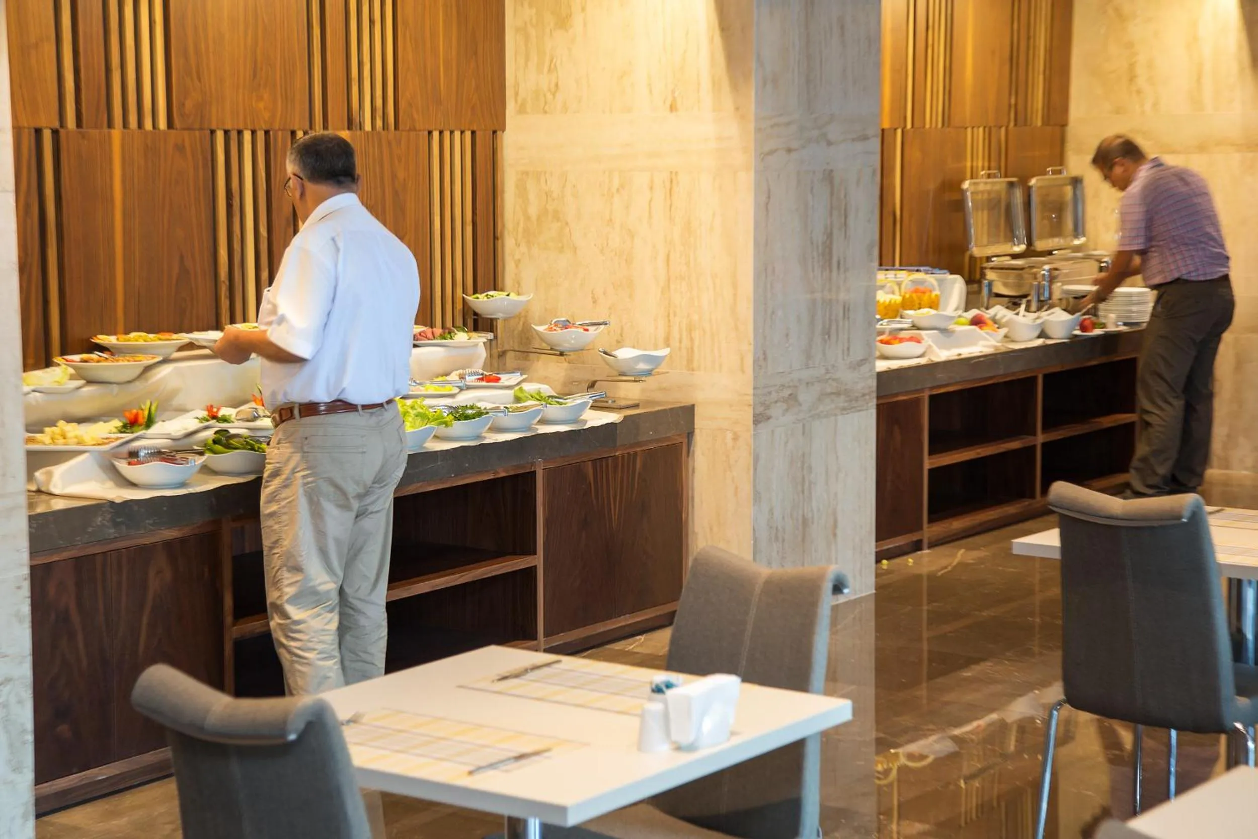 Restaurant/places to eat in Fesa Business Hotel