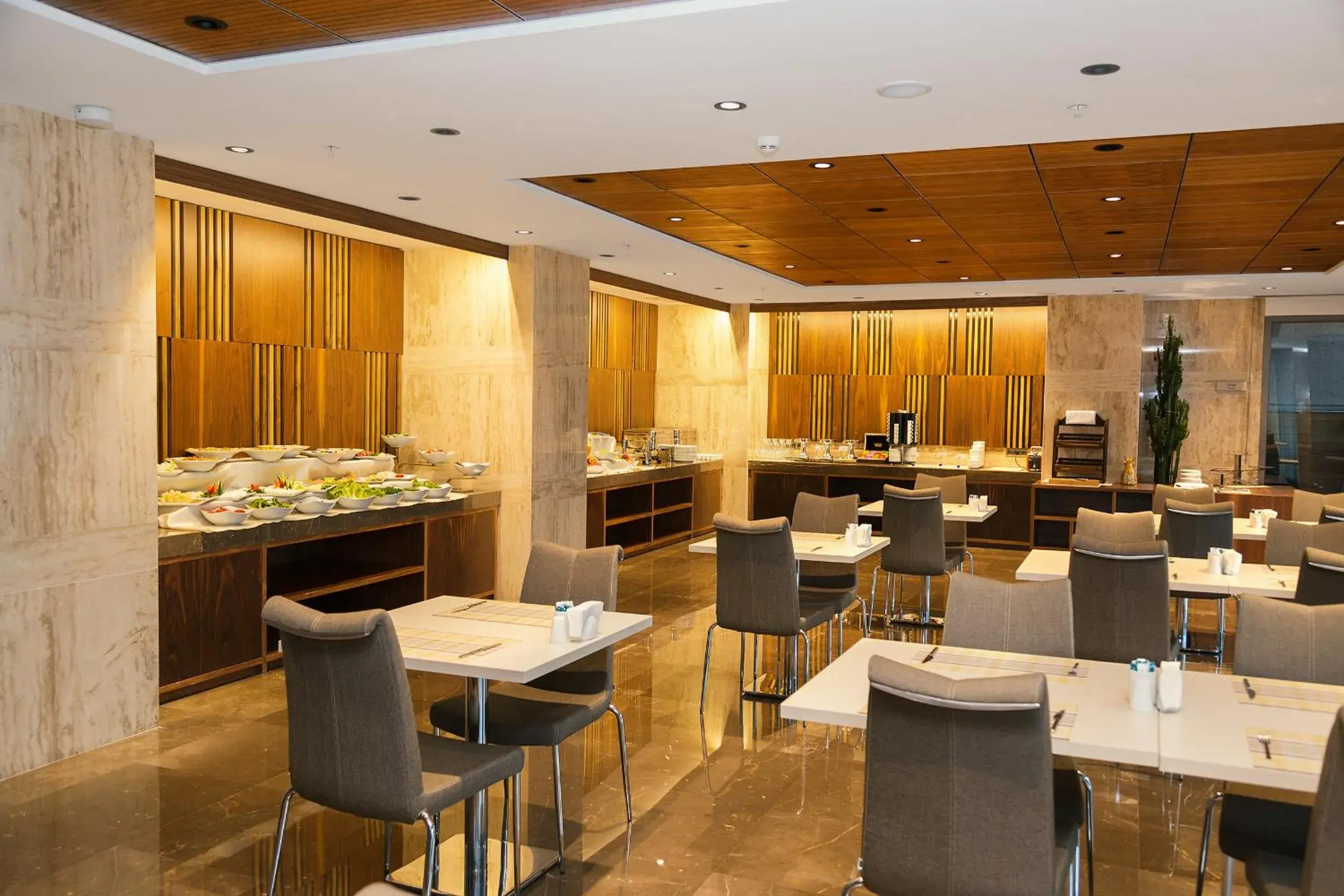 Restaurant/places to eat in Fesa Business Hotel Restaurant/places to eat in Fesa Business Hotel