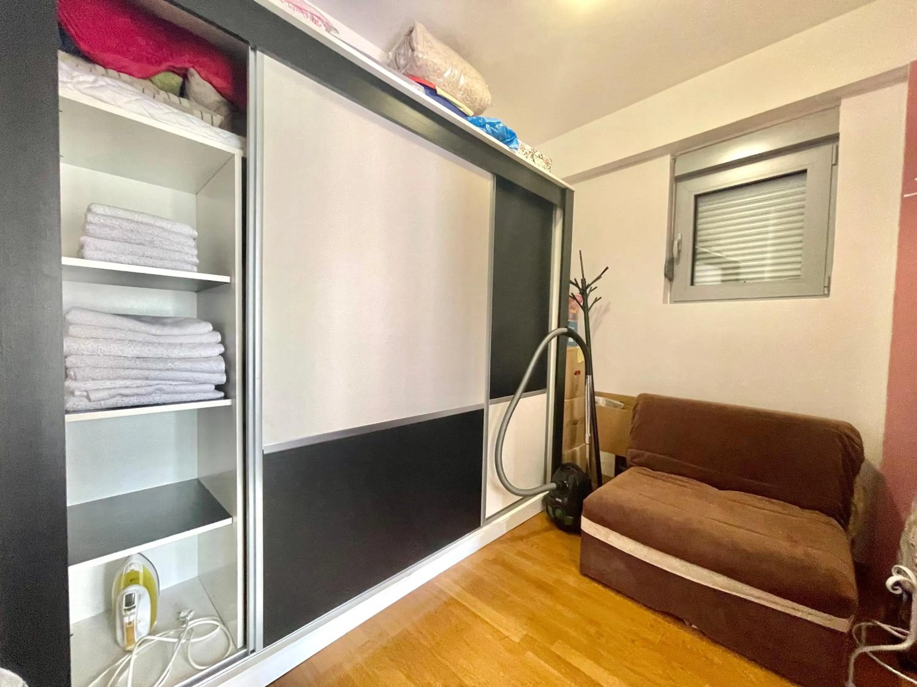 wardrobe in Comfort Apartments Aleksic