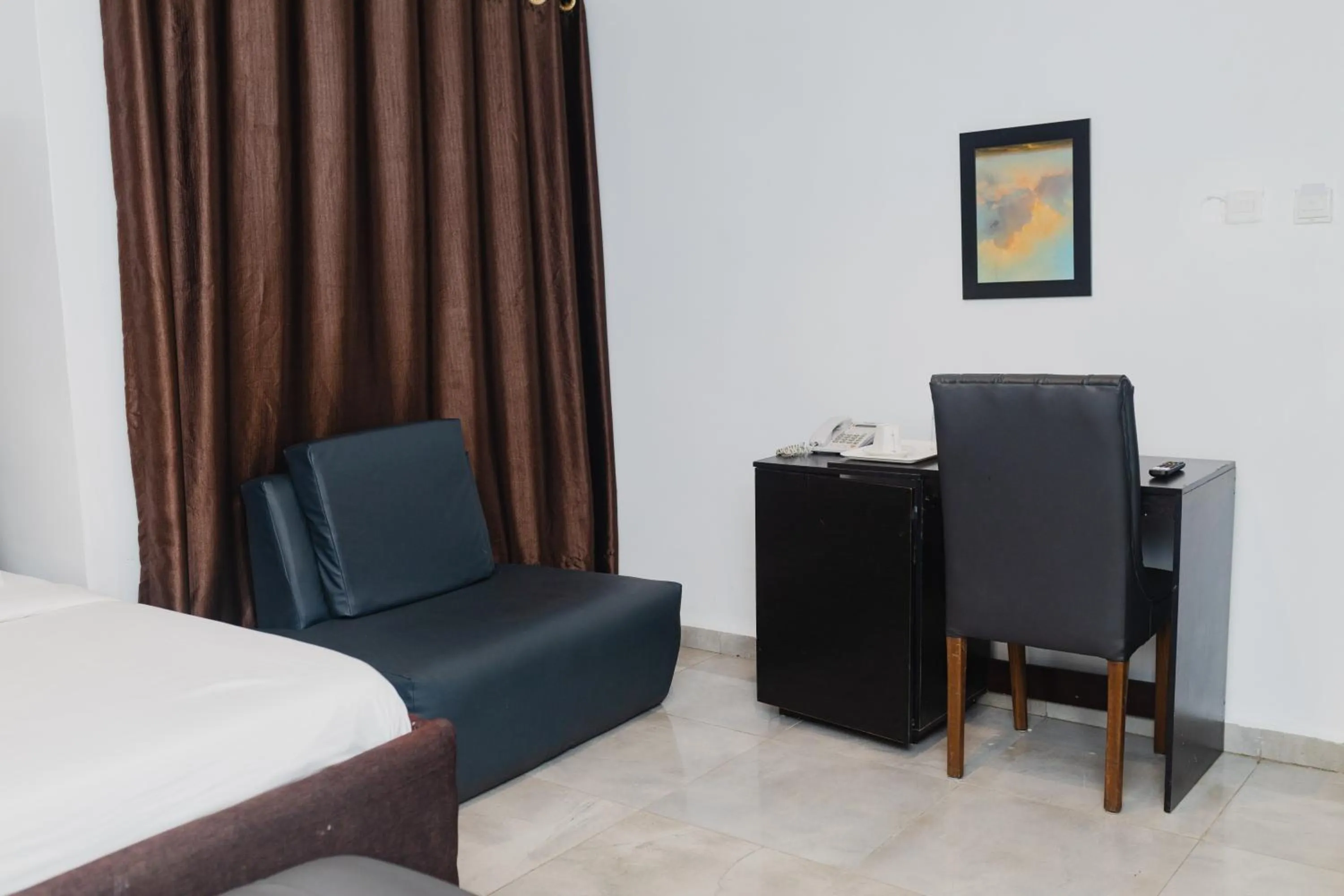 hair dresser in Ovic Hotel