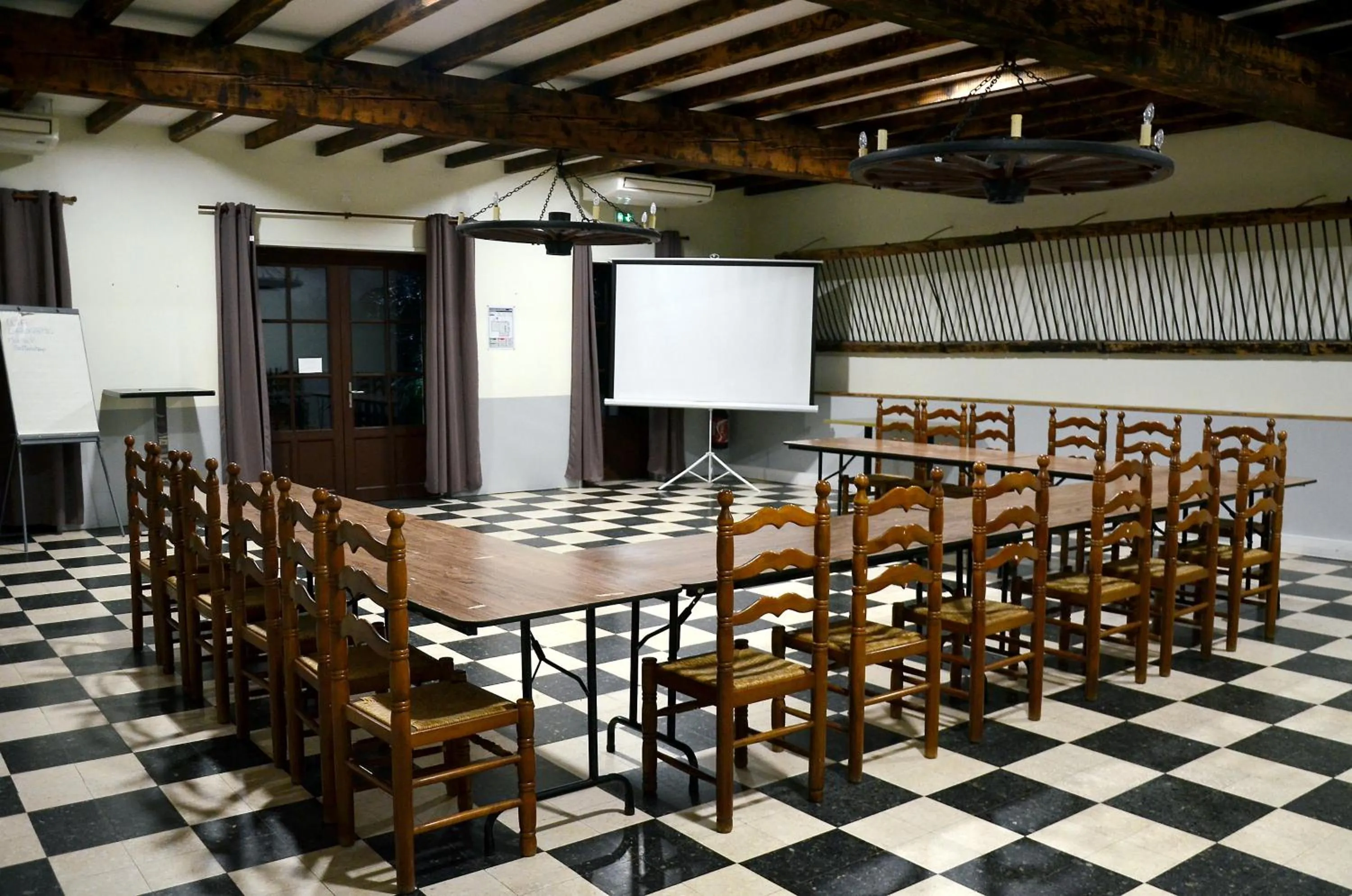 Banquet/Function facilities in Logis Hôtel Restaurant Le Top du Roulier