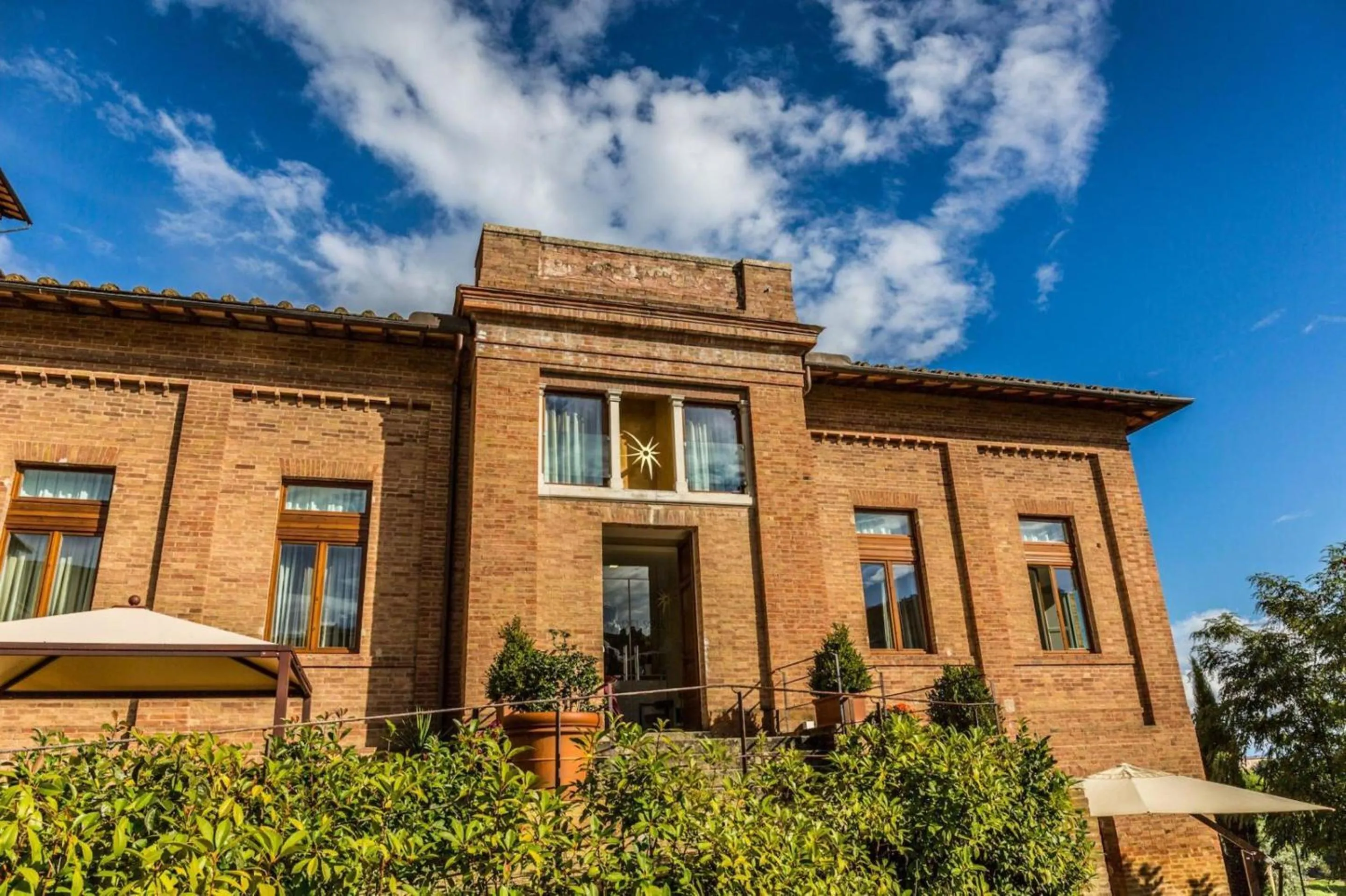 Property building in Villa del Sole Siena