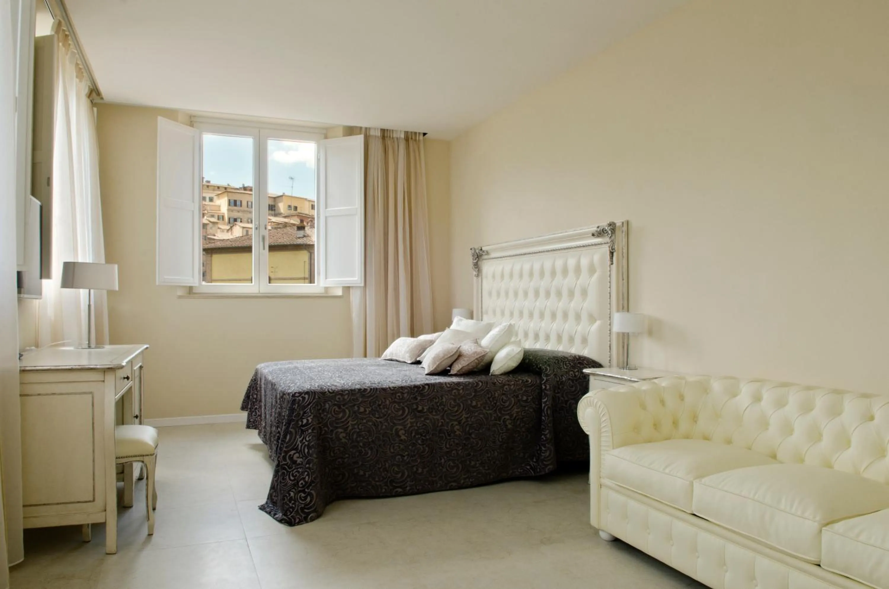 Bed in Villa del Sole Siena