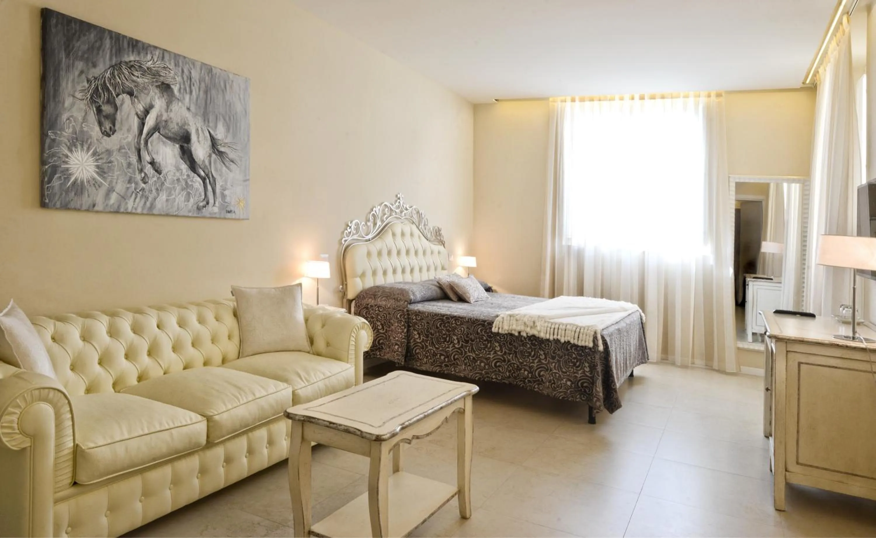 Property building, Bed in Villa del Sole Siena