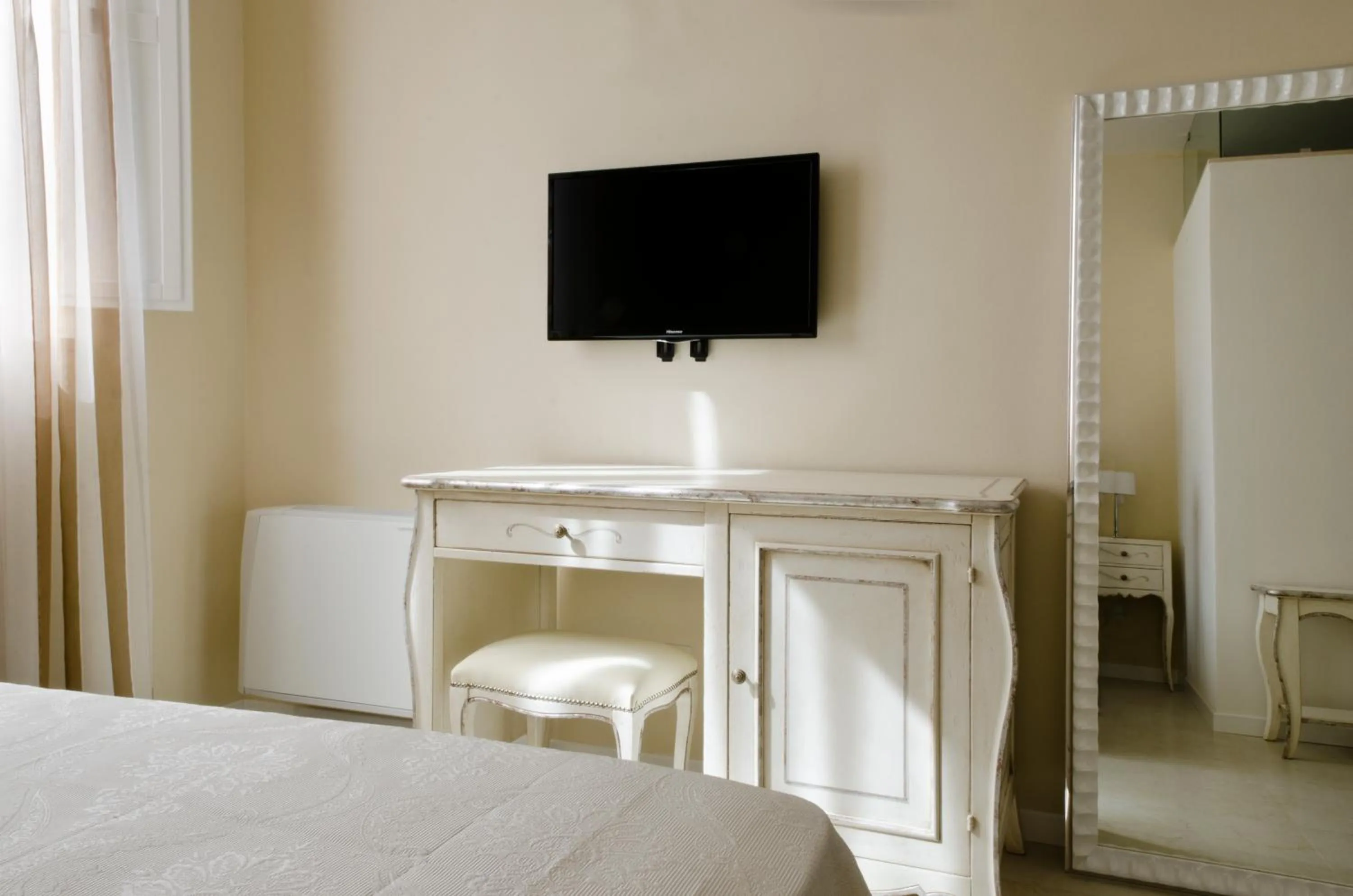 Bed in Villa del Sole Siena