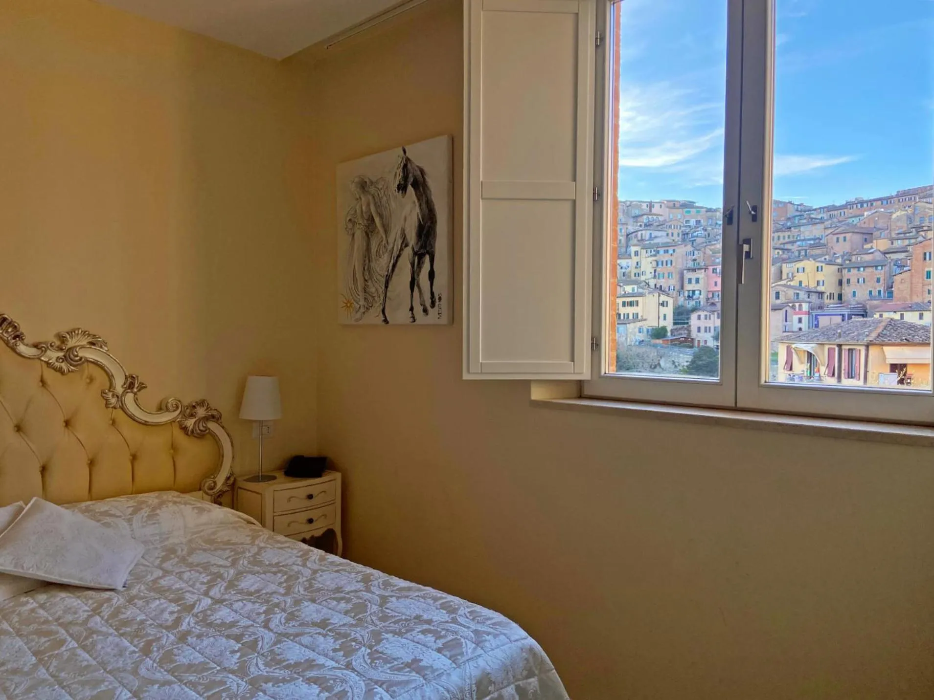 City view, Bed in Villa del Sole Siena