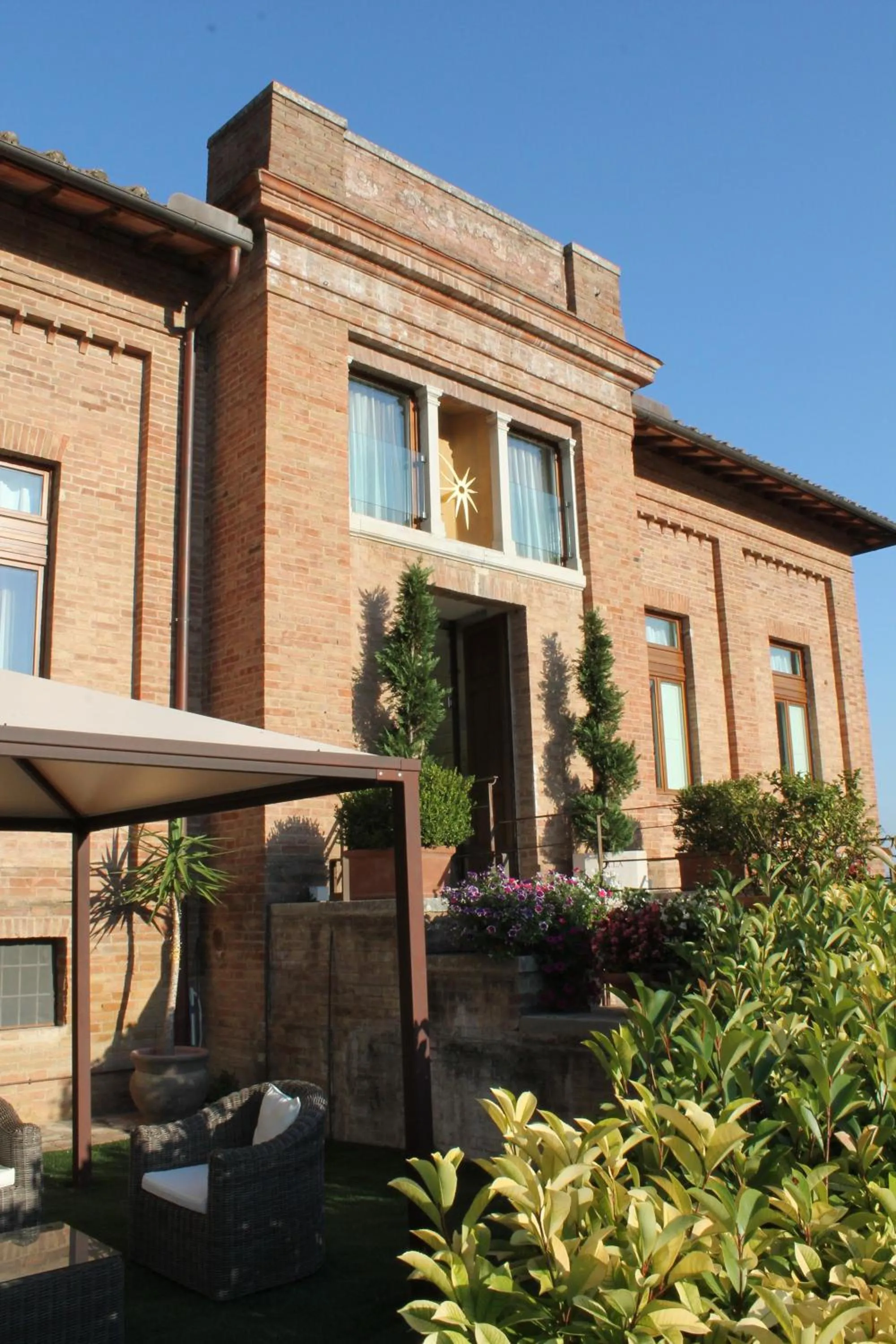 Facade/entrance in Villa del Sole Siena