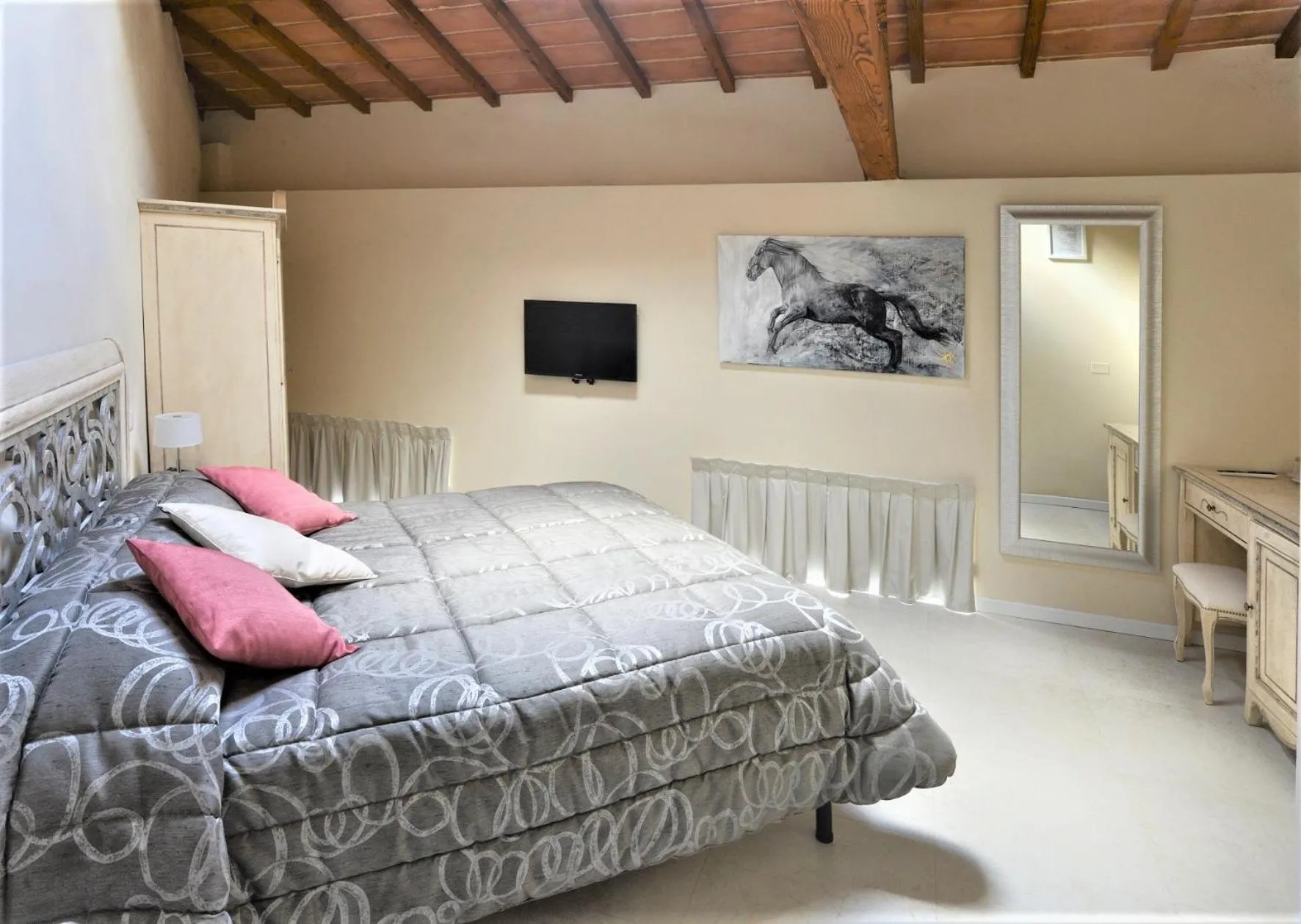 Bed in Villa del Sole Siena