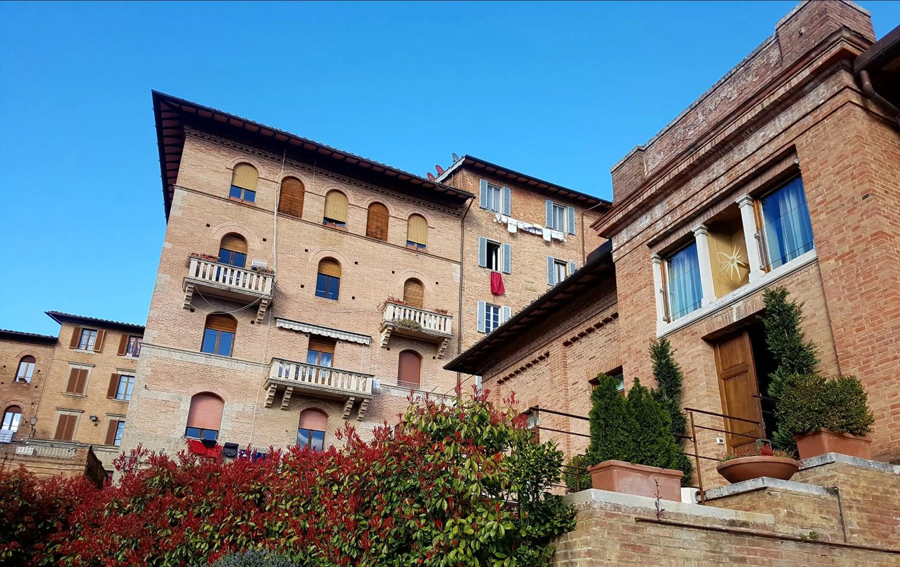 Property building in Villa del Sole Siena