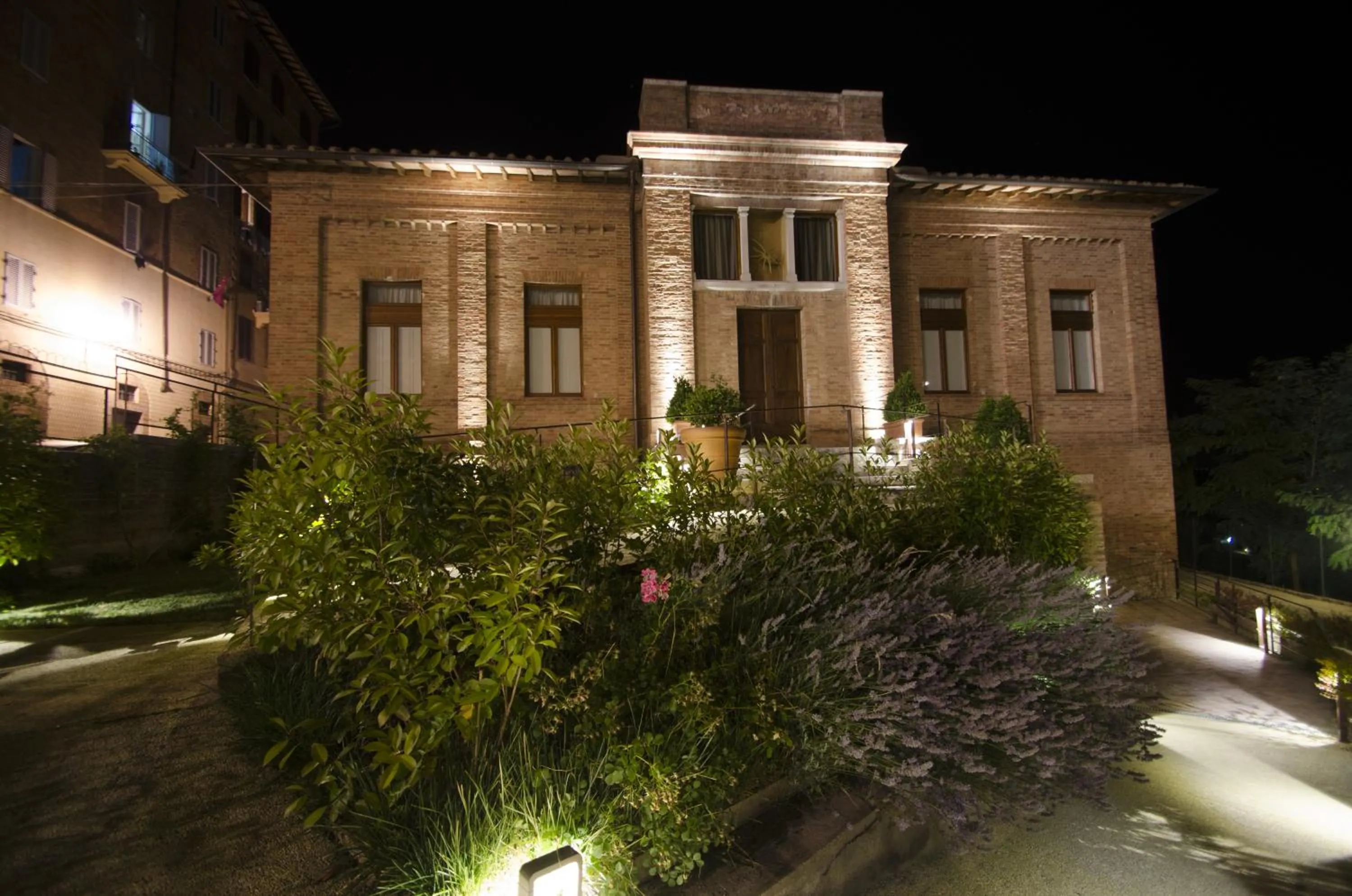 Property building in Villa del Sole Siena