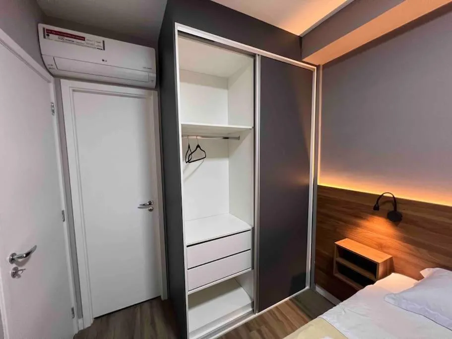 Bed in Novo, garagem e piscina, moderno ao lado Allianz Park