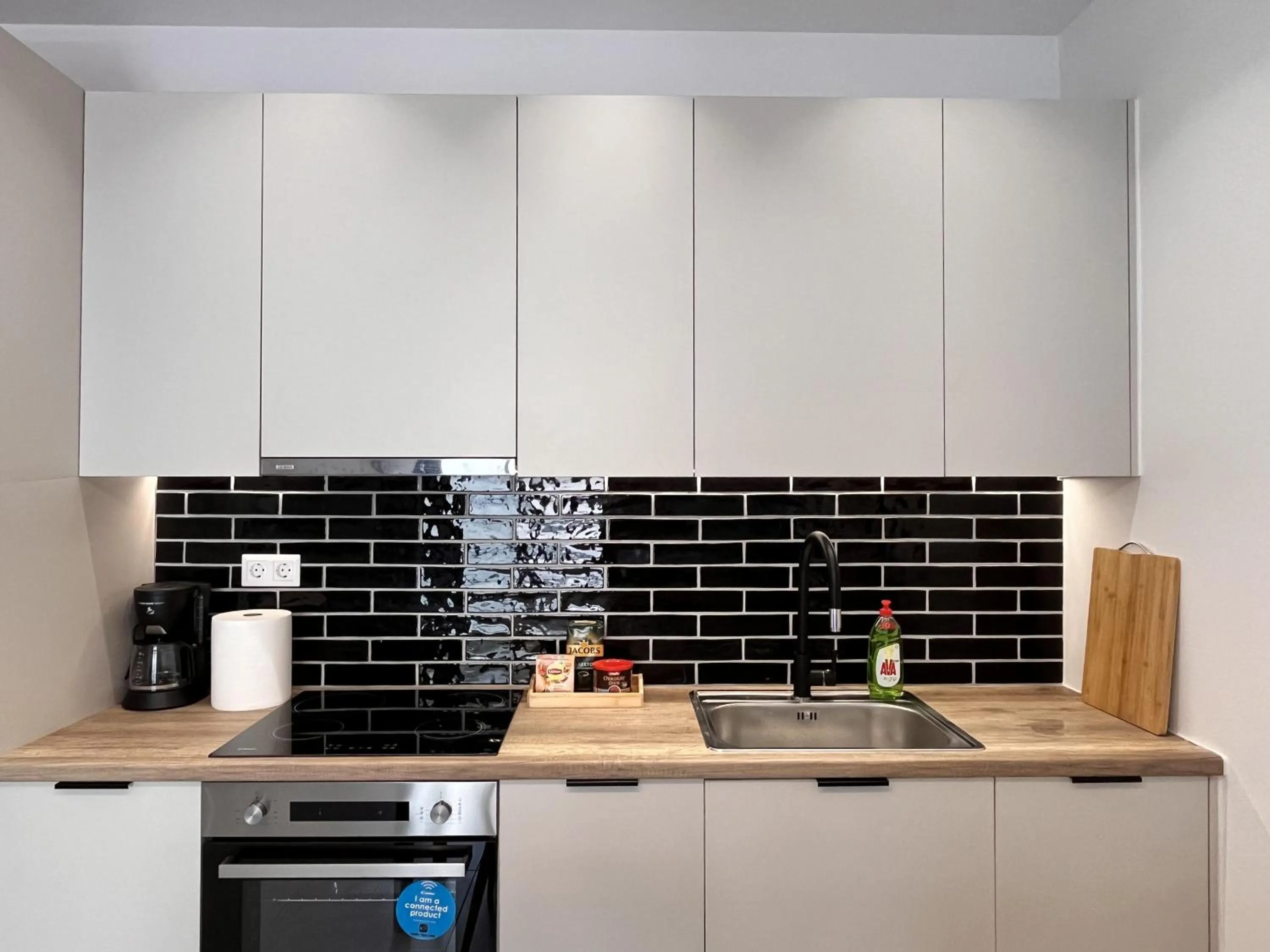 Kitchen or kitchenette in Chic Getaway Near Stavros Niarchos