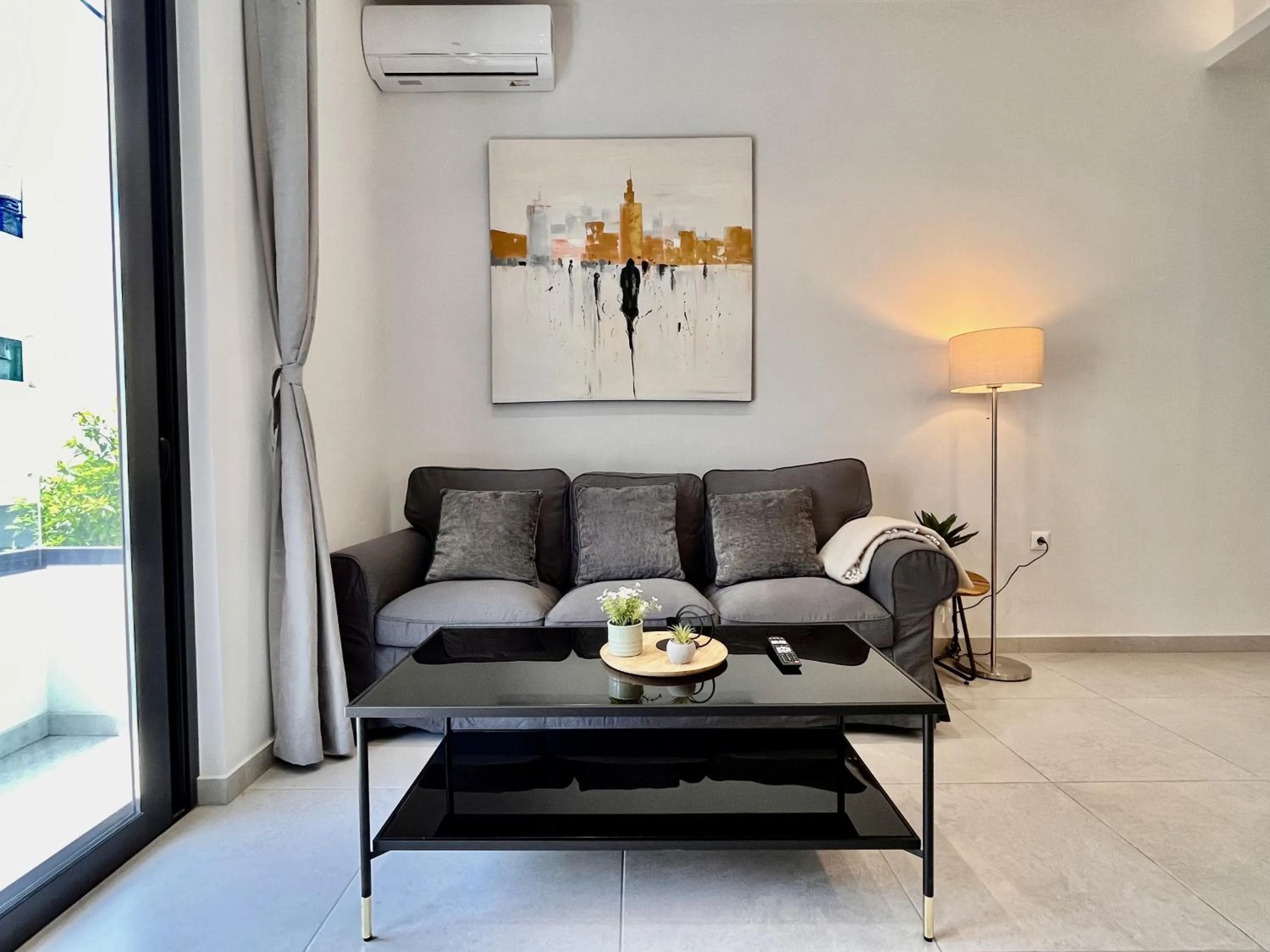 Living room in Chic Getaway Near Stavros Niarchos