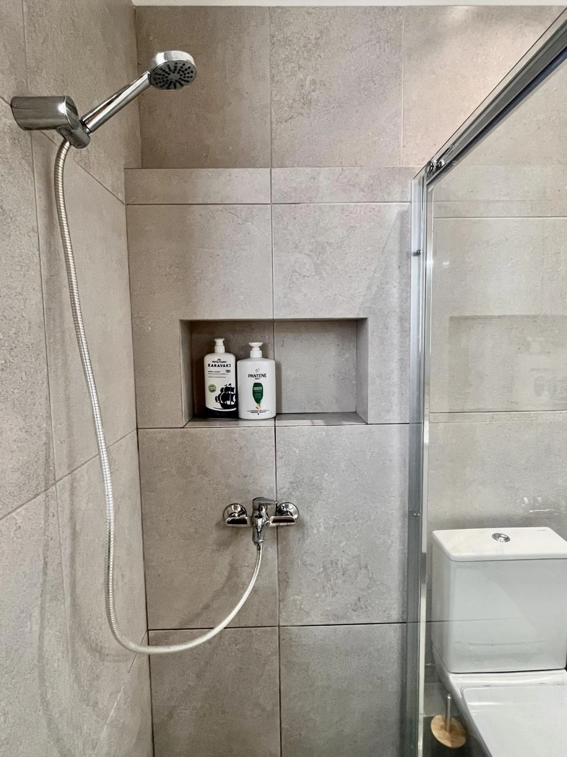 Shower in Chic Getaway Near Stavros Niarchos