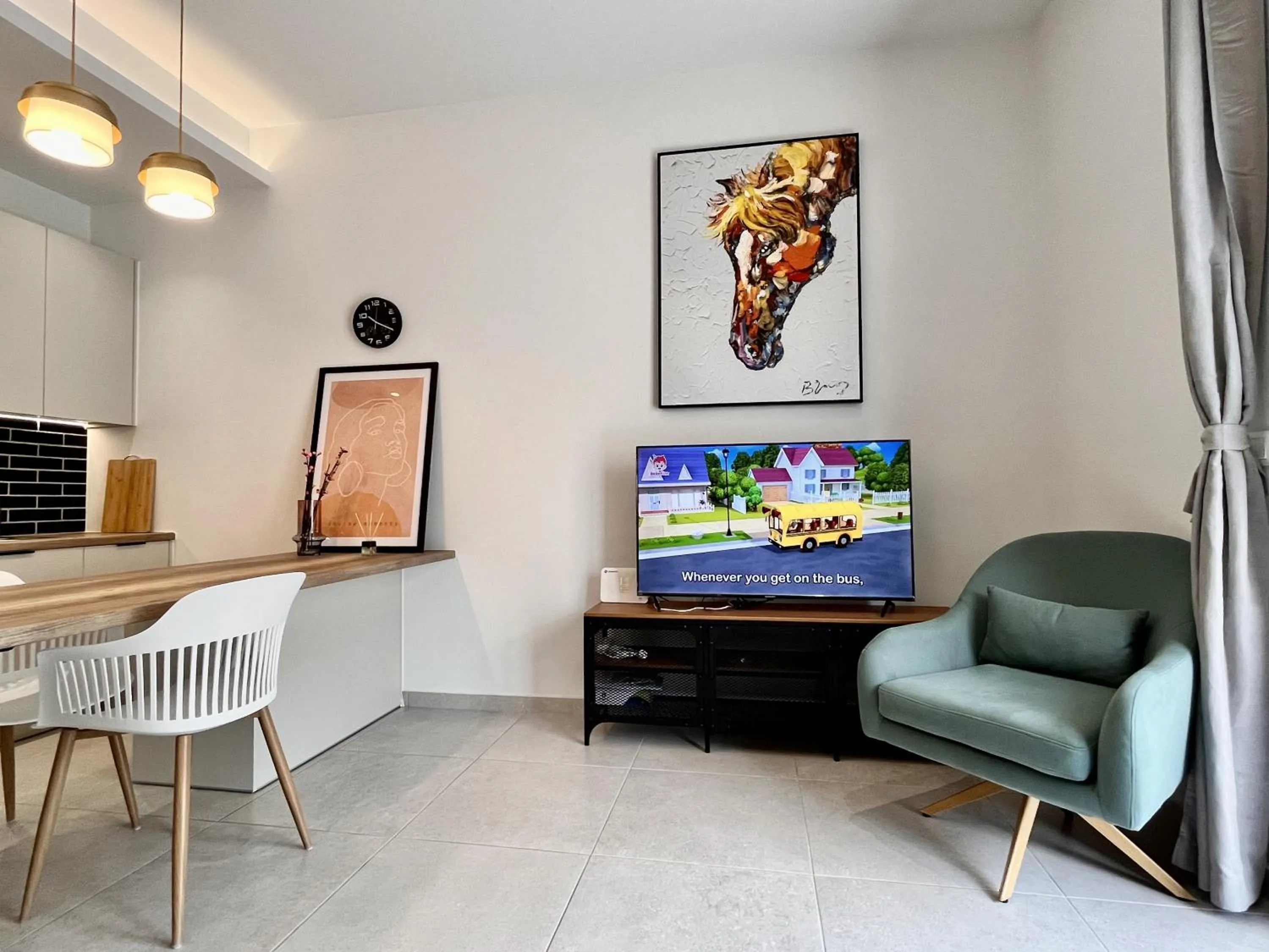 Living room in Chic Getaway Near Stavros Niarchos