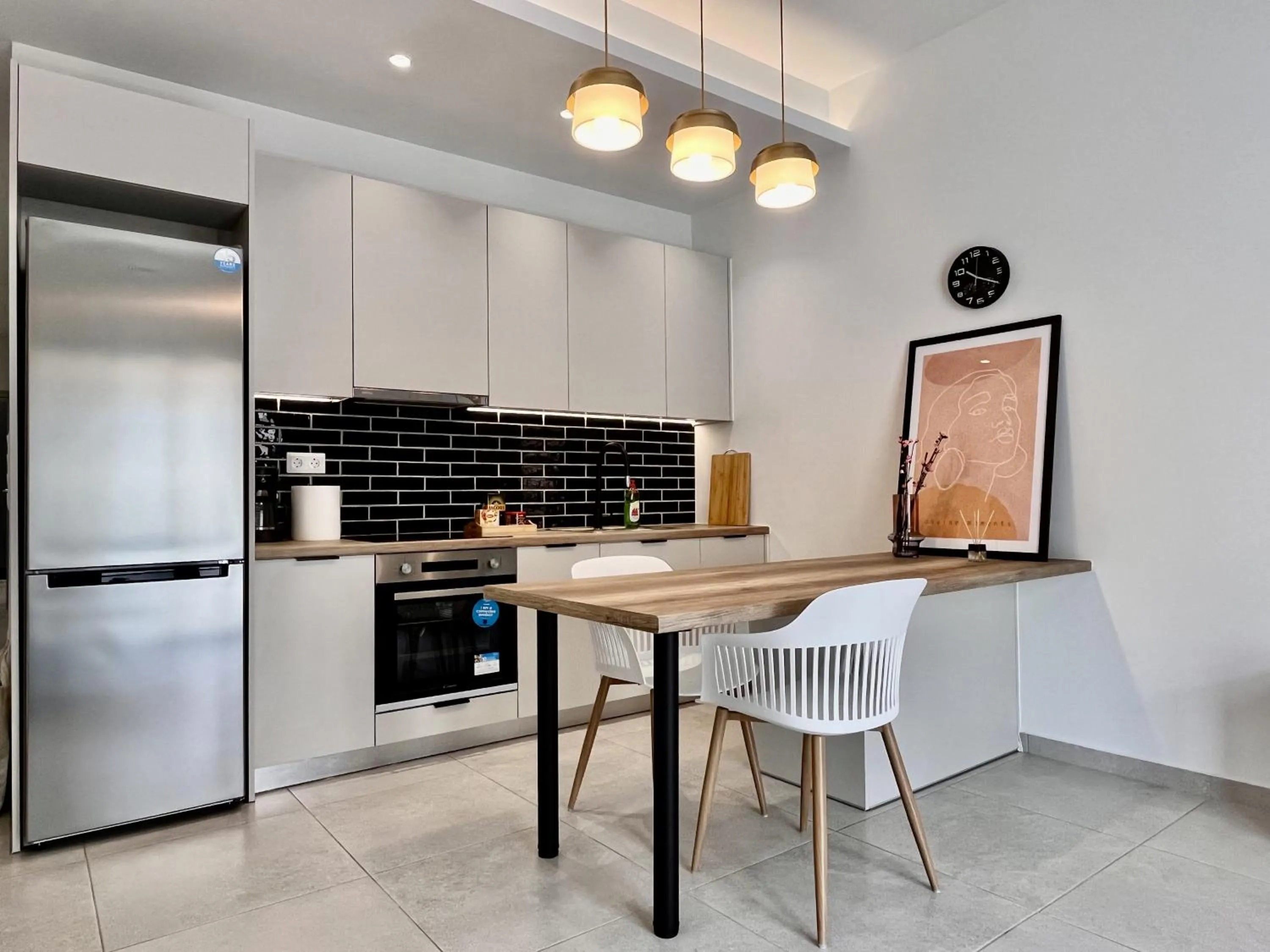 Kitchen or kitchenette in Chic Getaway Near Stavros Niarchos