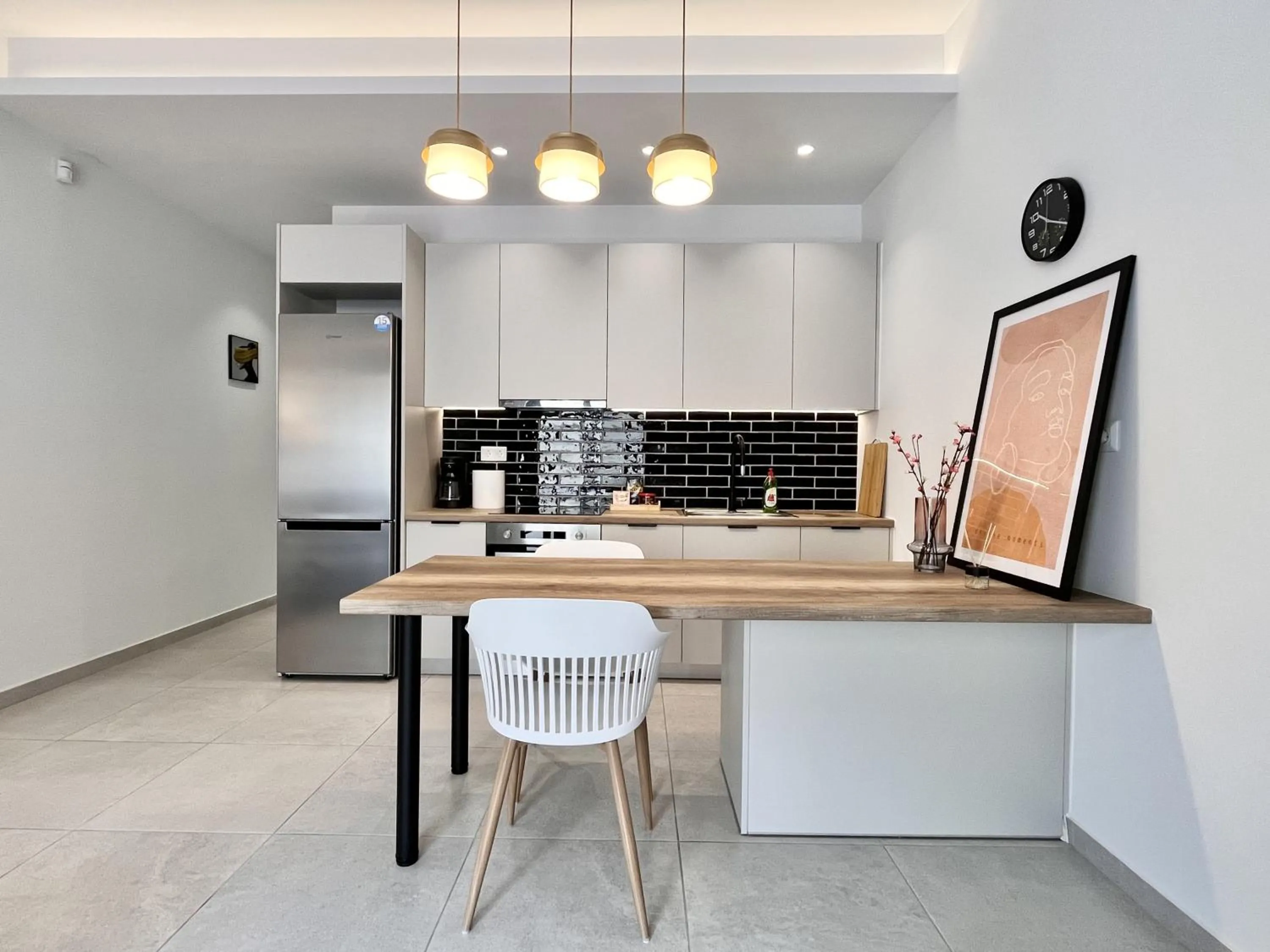 Kitchen or kitchenette in Chic Getaway Near Stavros Niarchos