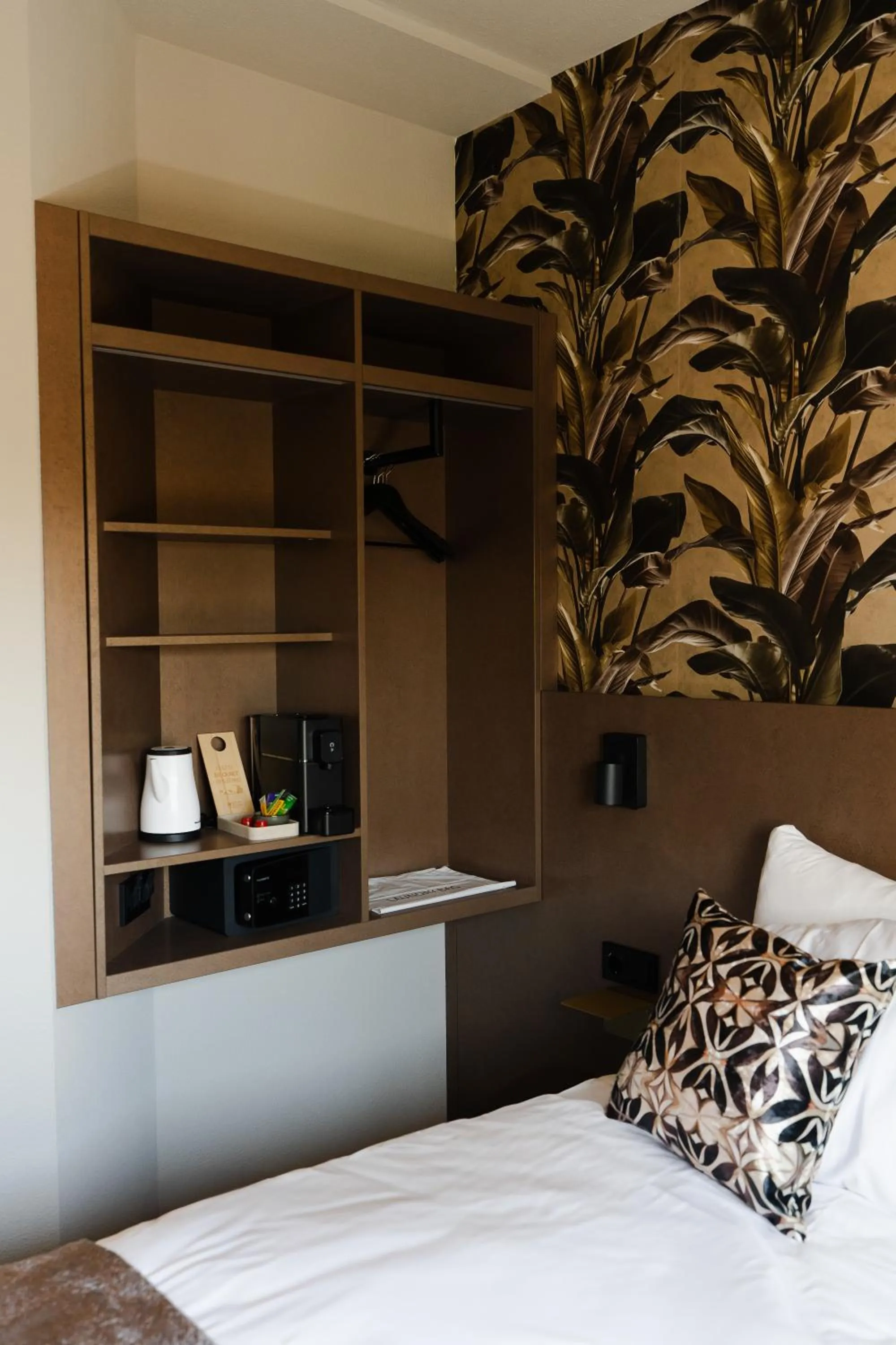 Coffee/tea facilities, Bed in Hotel WICC