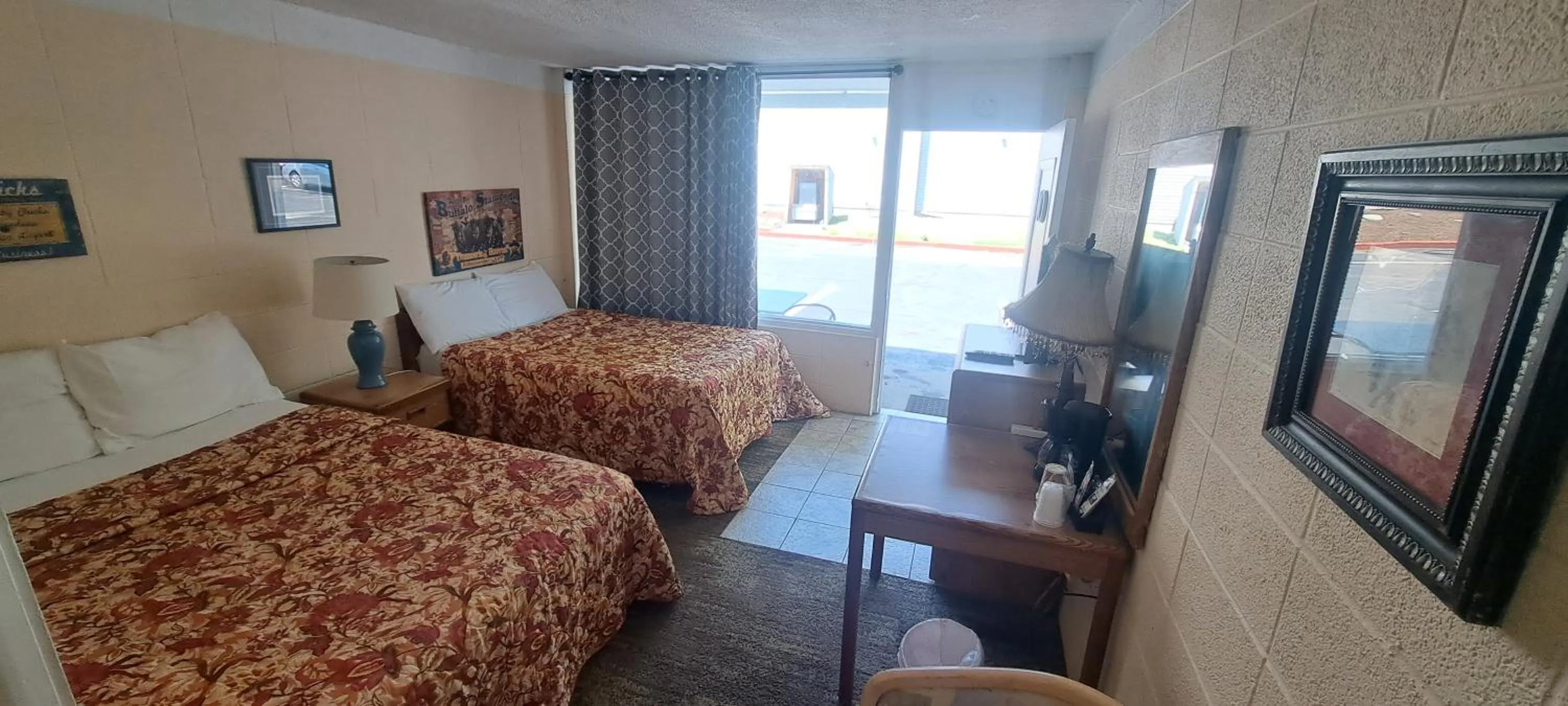 Bed in Windsor Motel