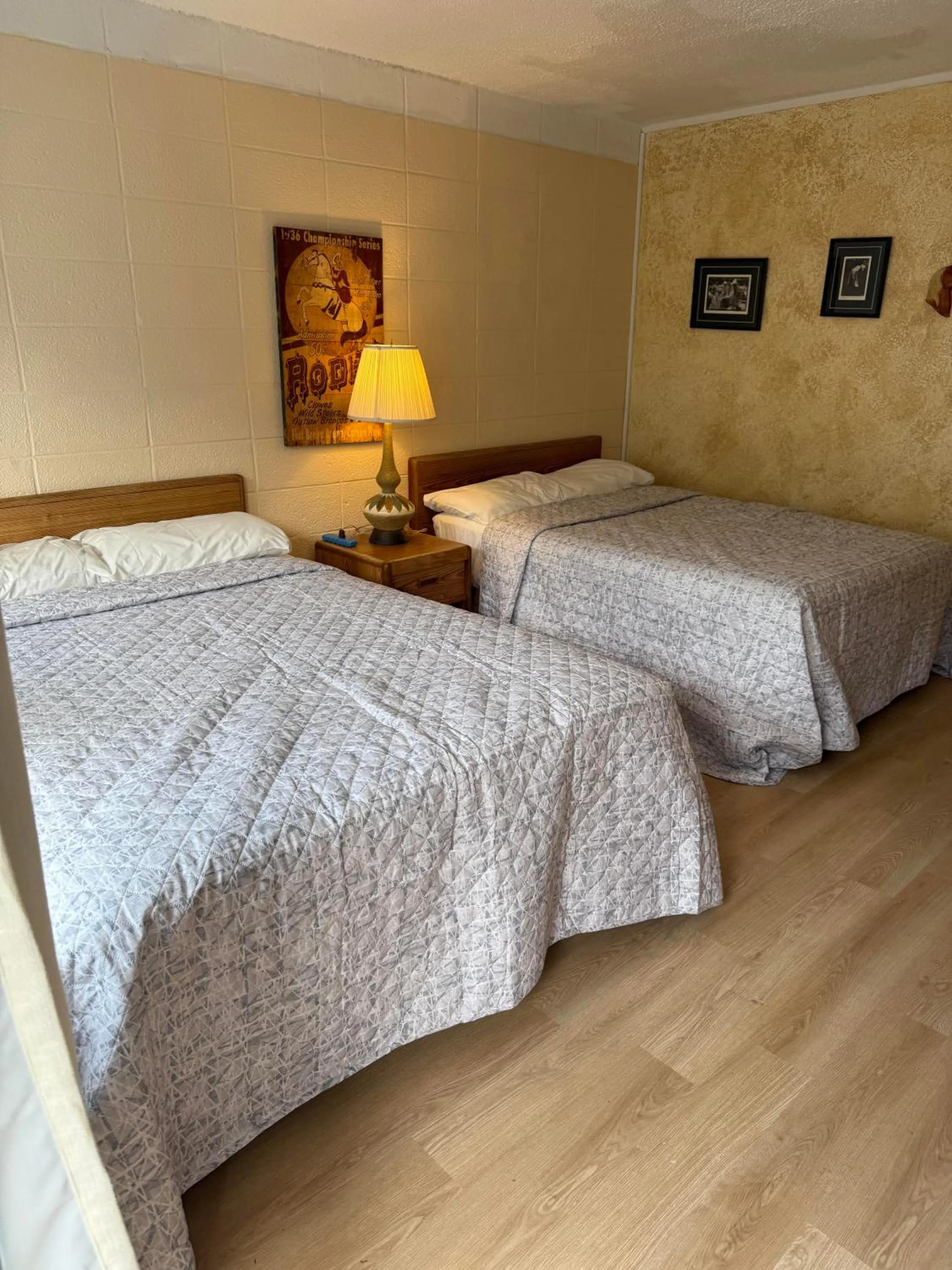 Bed in Windsor Motel