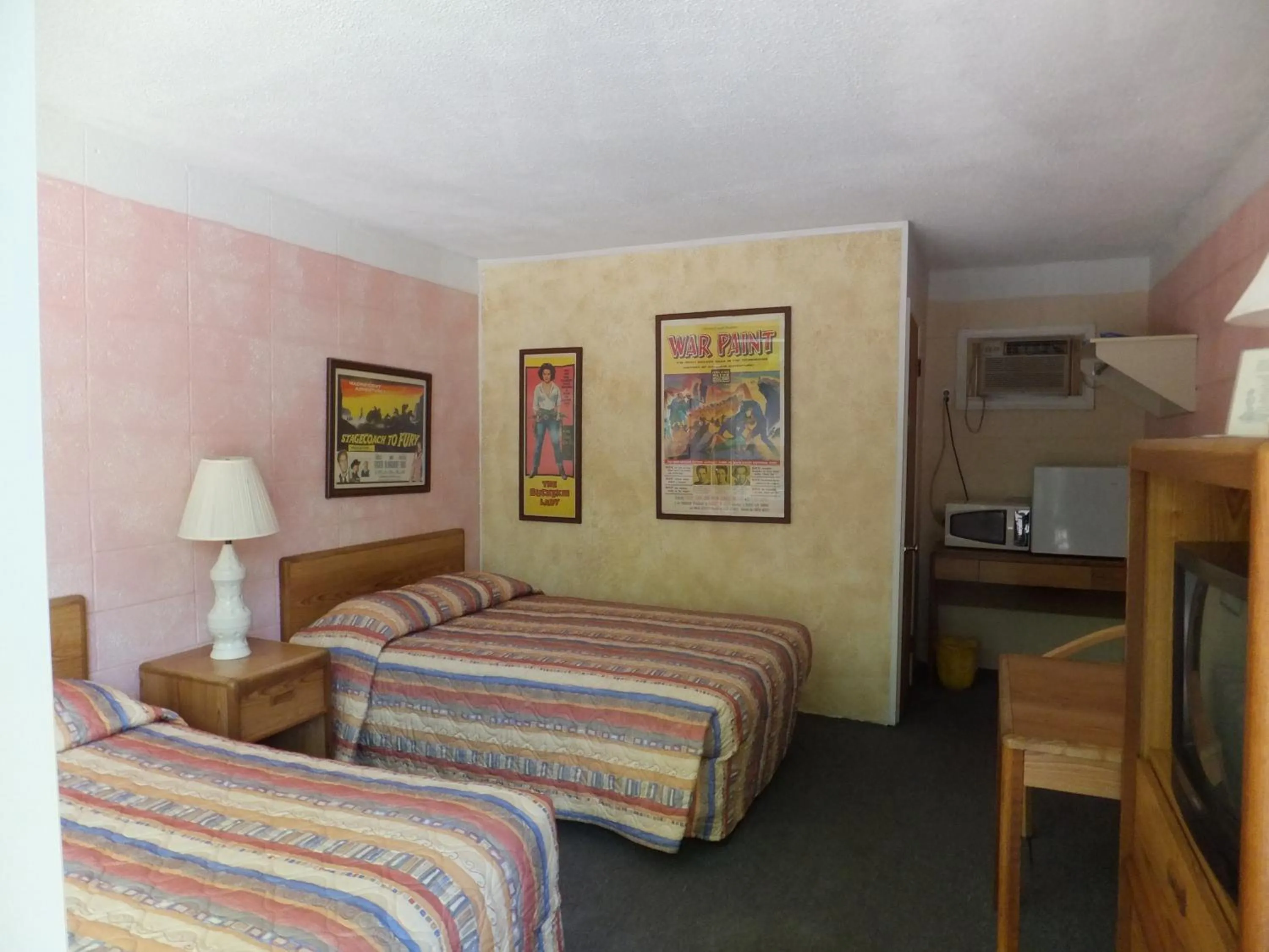 Photo of the whole room, Bed in Windsor Motel