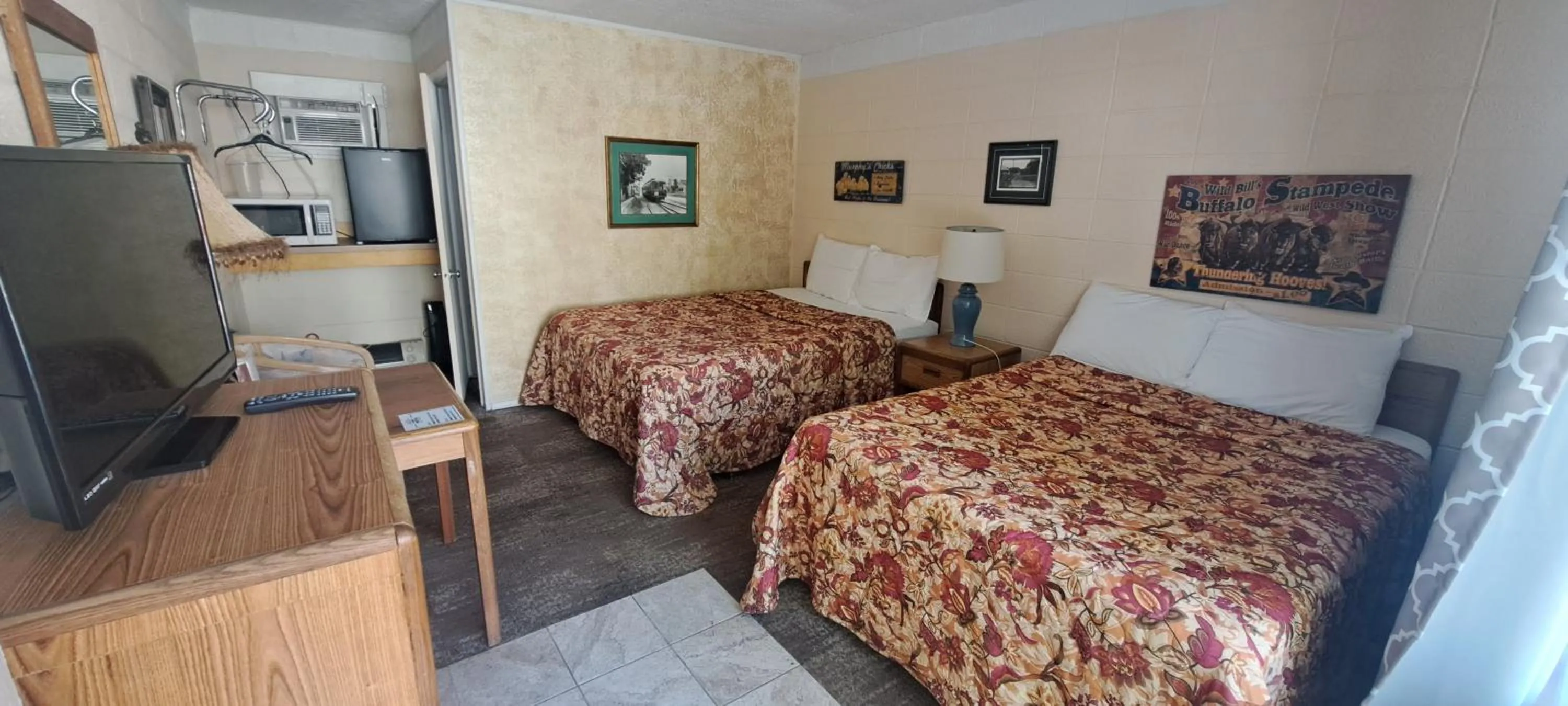 Bed in Windsor Motel