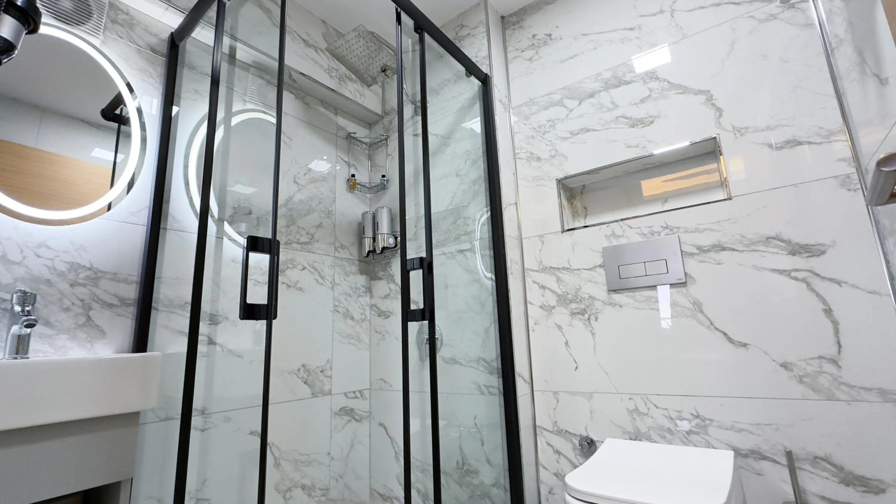 Shower in Avcı Palace Hotel