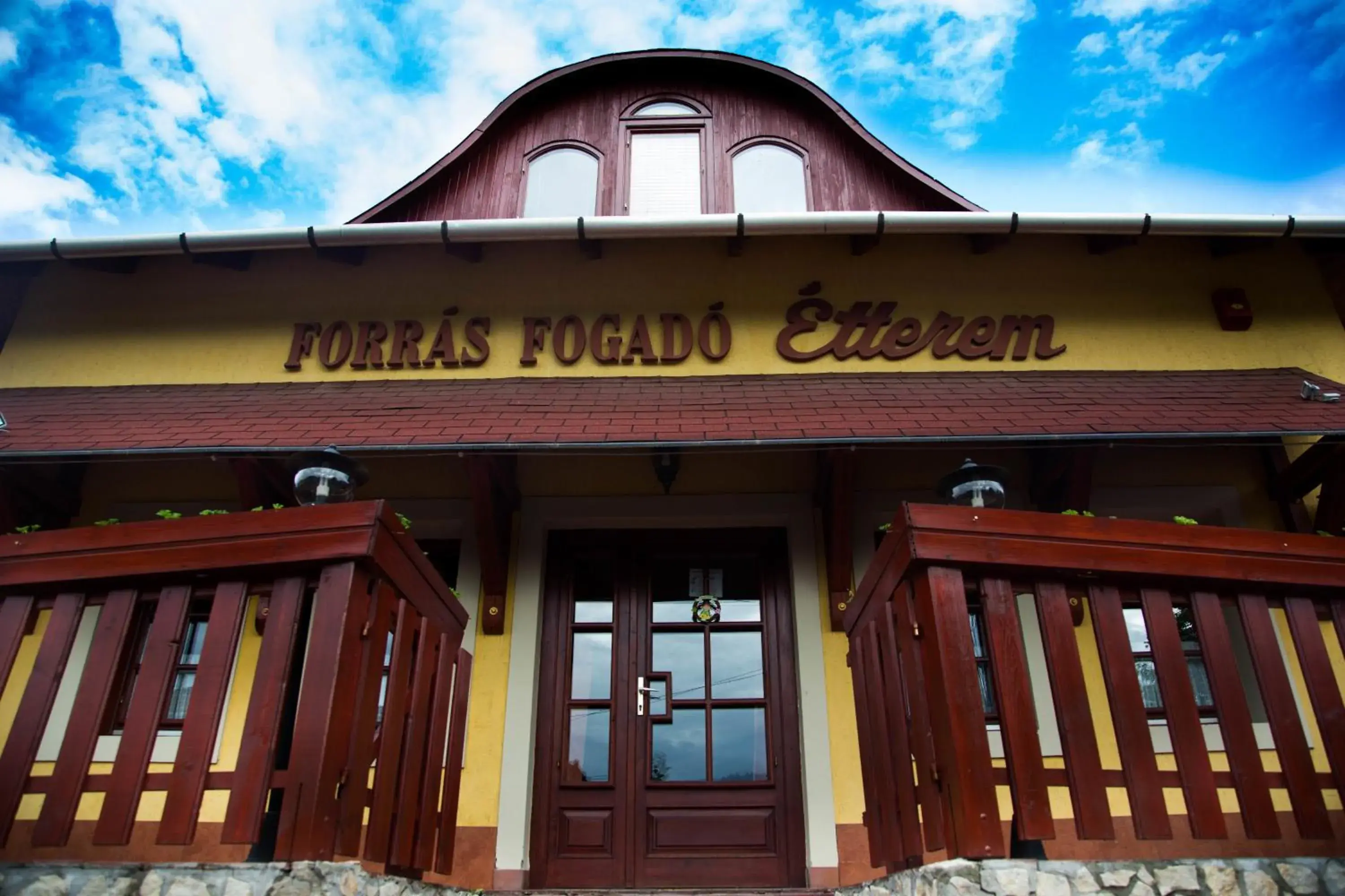 Forrás Fogadó Forrás Fogadó