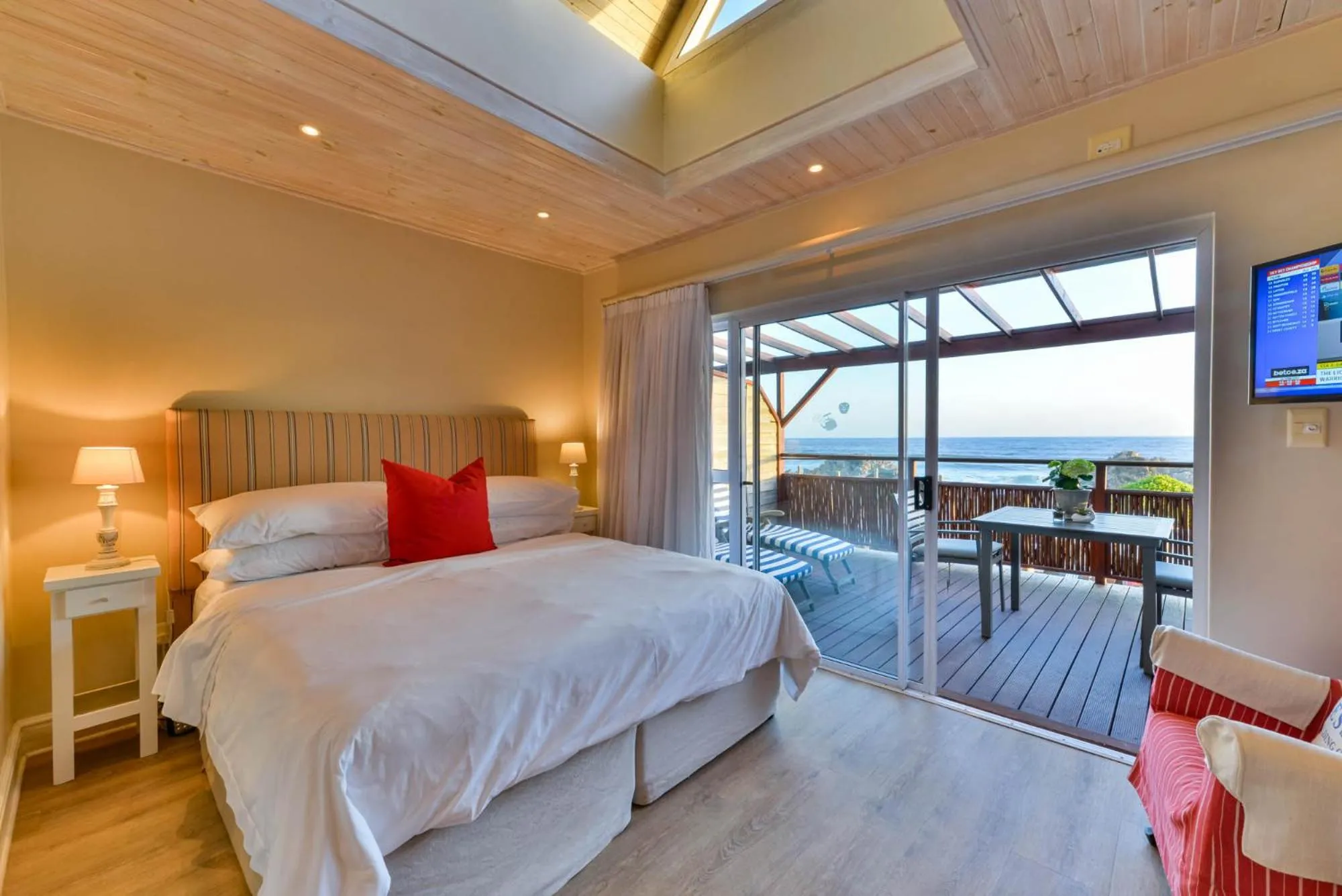 Singing Kettle Beach Lodge