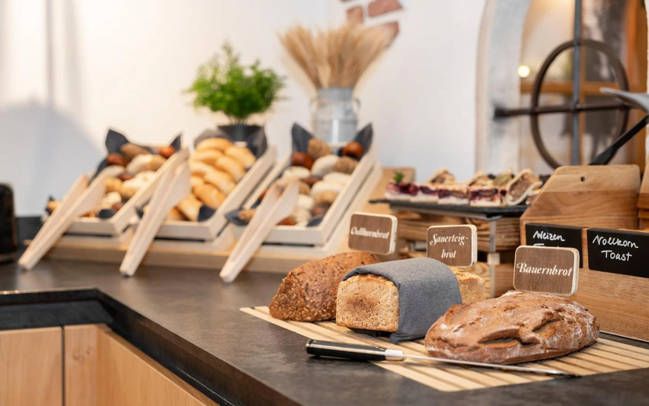 Buffet breakfast in Landhotel Untermüllnergut