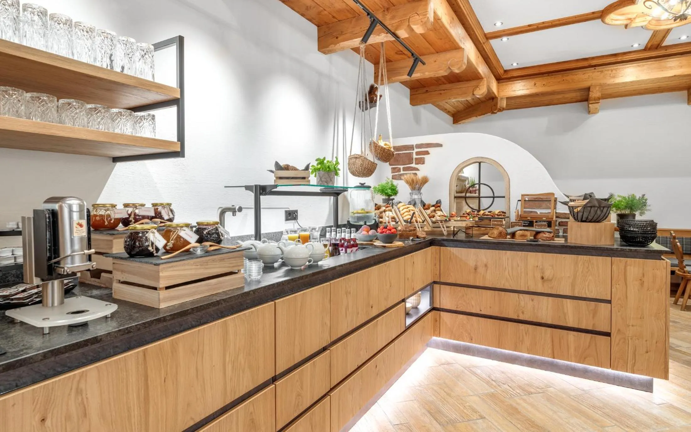 Buffet breakfast in Landhotel Untermüllnergut