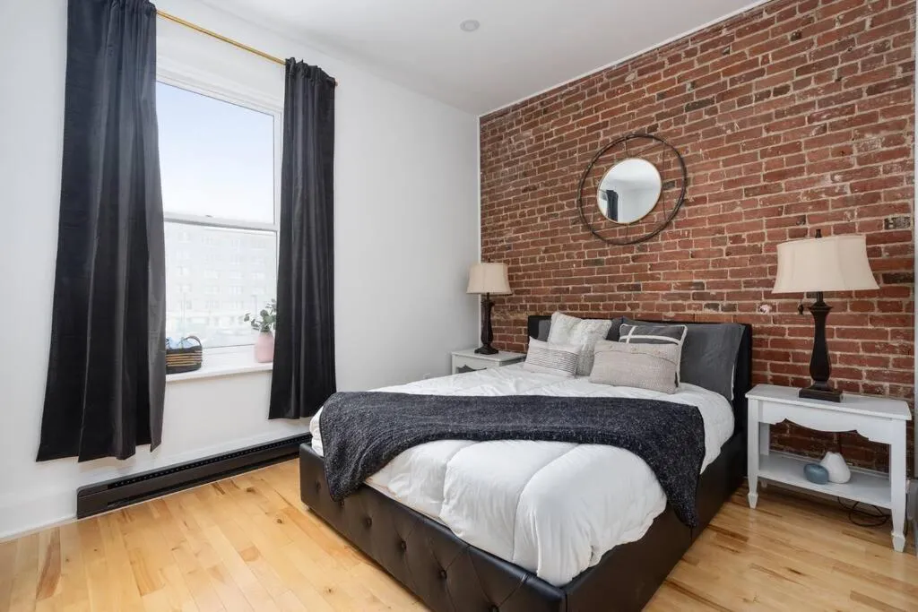 Bed in Downtown Luxe: Metro, King Bed, Parking, Sleeps 6