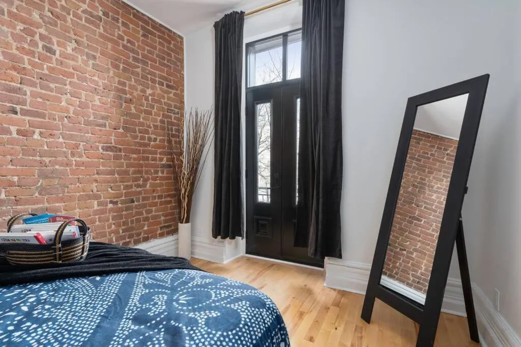 Bed in Downtown Luxe: Metro, King Bed, Parking, Sleeps 6