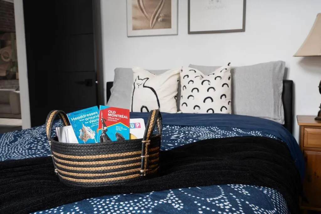 Bed in Downtown Luxe: Metro, King Bed, Parking, Sleeps 6