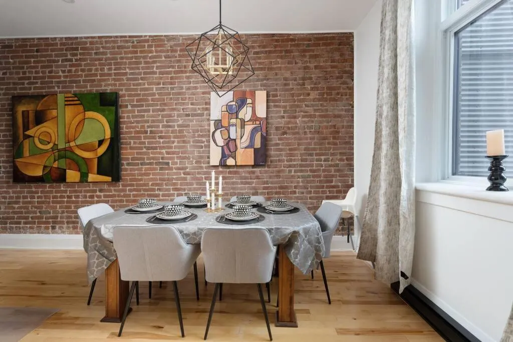 Dining area in Downtown Luxe: Metro, King Bed, Parking, Sleeps 6