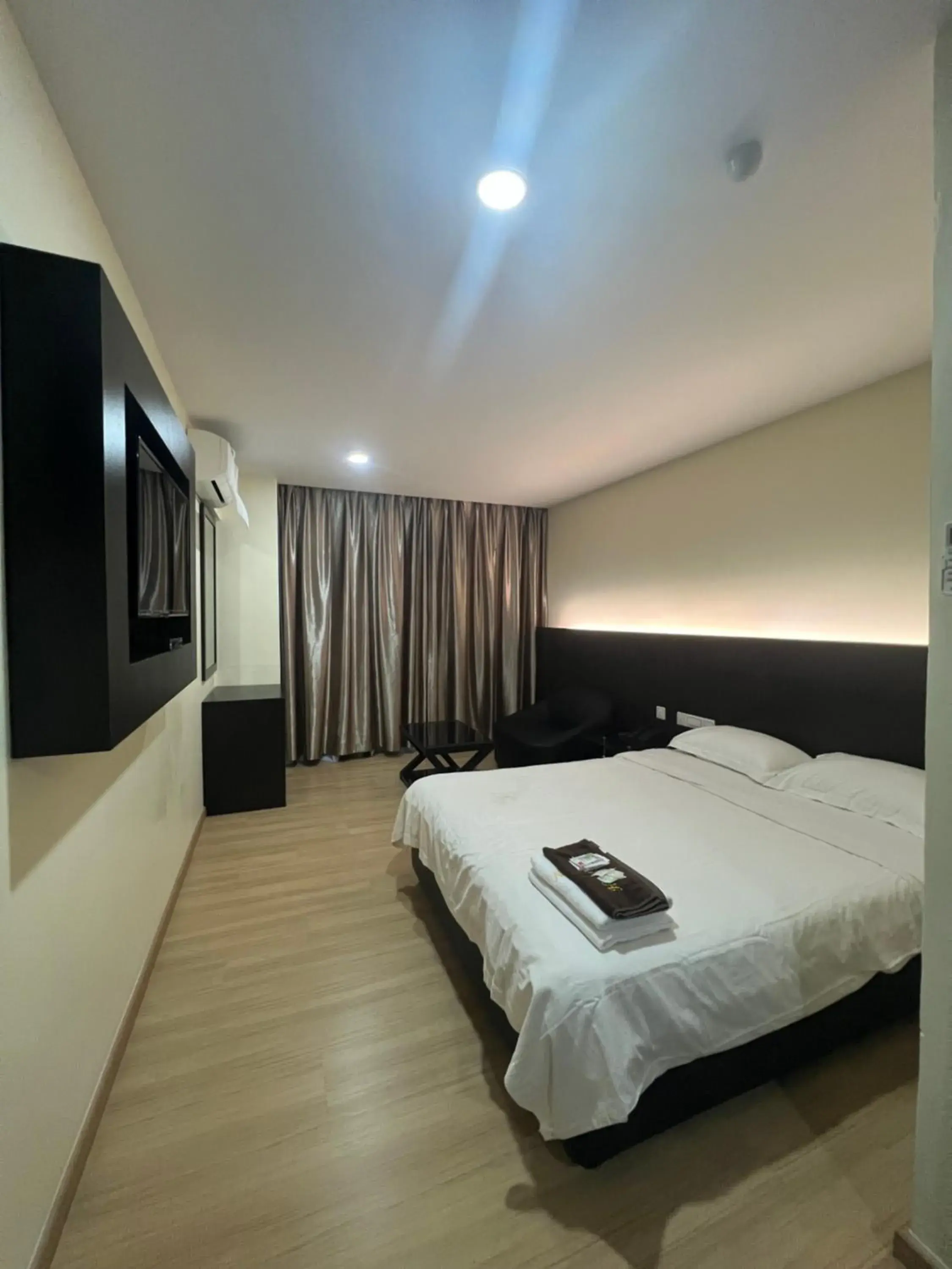 Deluxe Queen Room in H-5 INN Deluxe Queen Room in H-5 INN