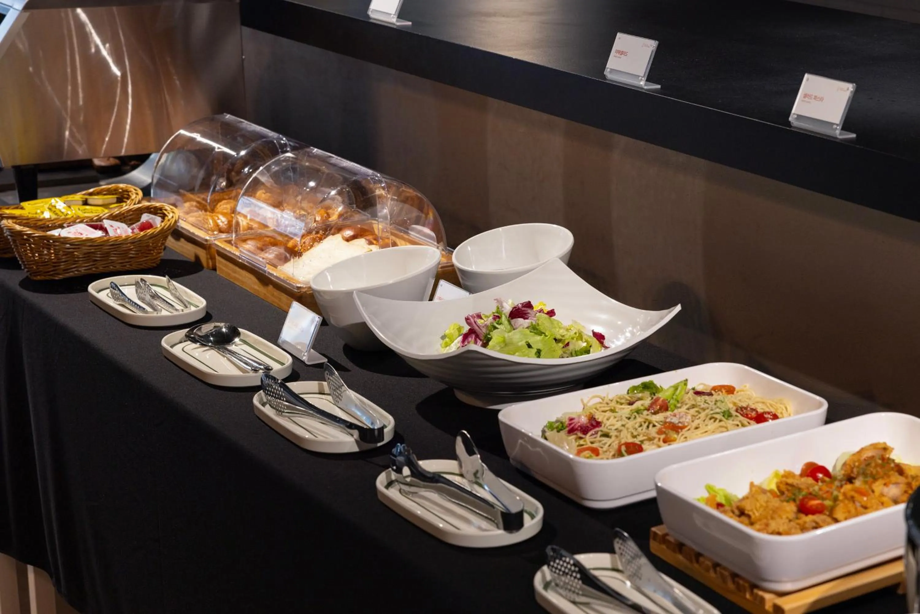 Breakfast in Nouvelle Hotel Seoul Itaewon by Aank