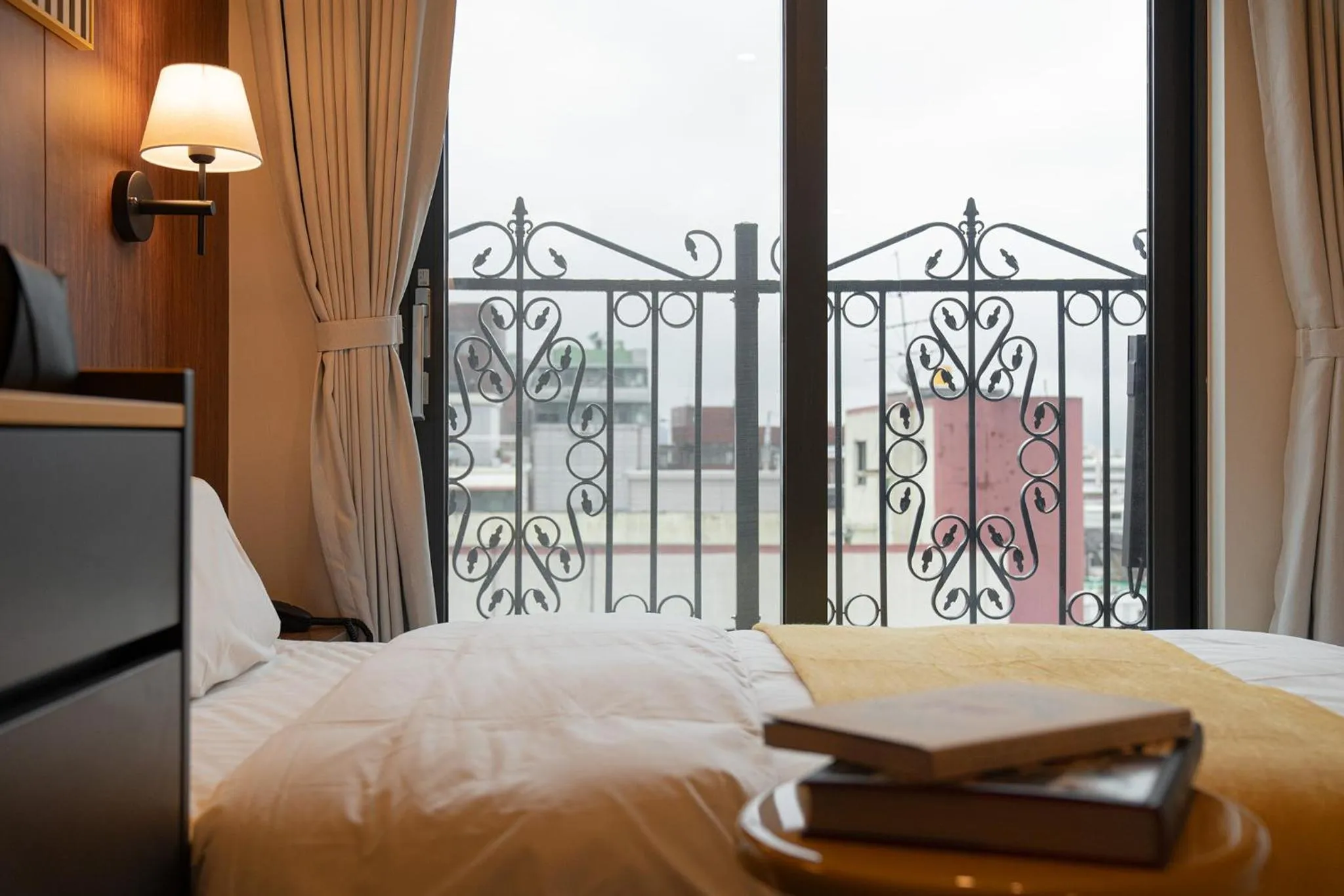 Bed in Nouvelle Hotel Seoul Itaewon by Aank