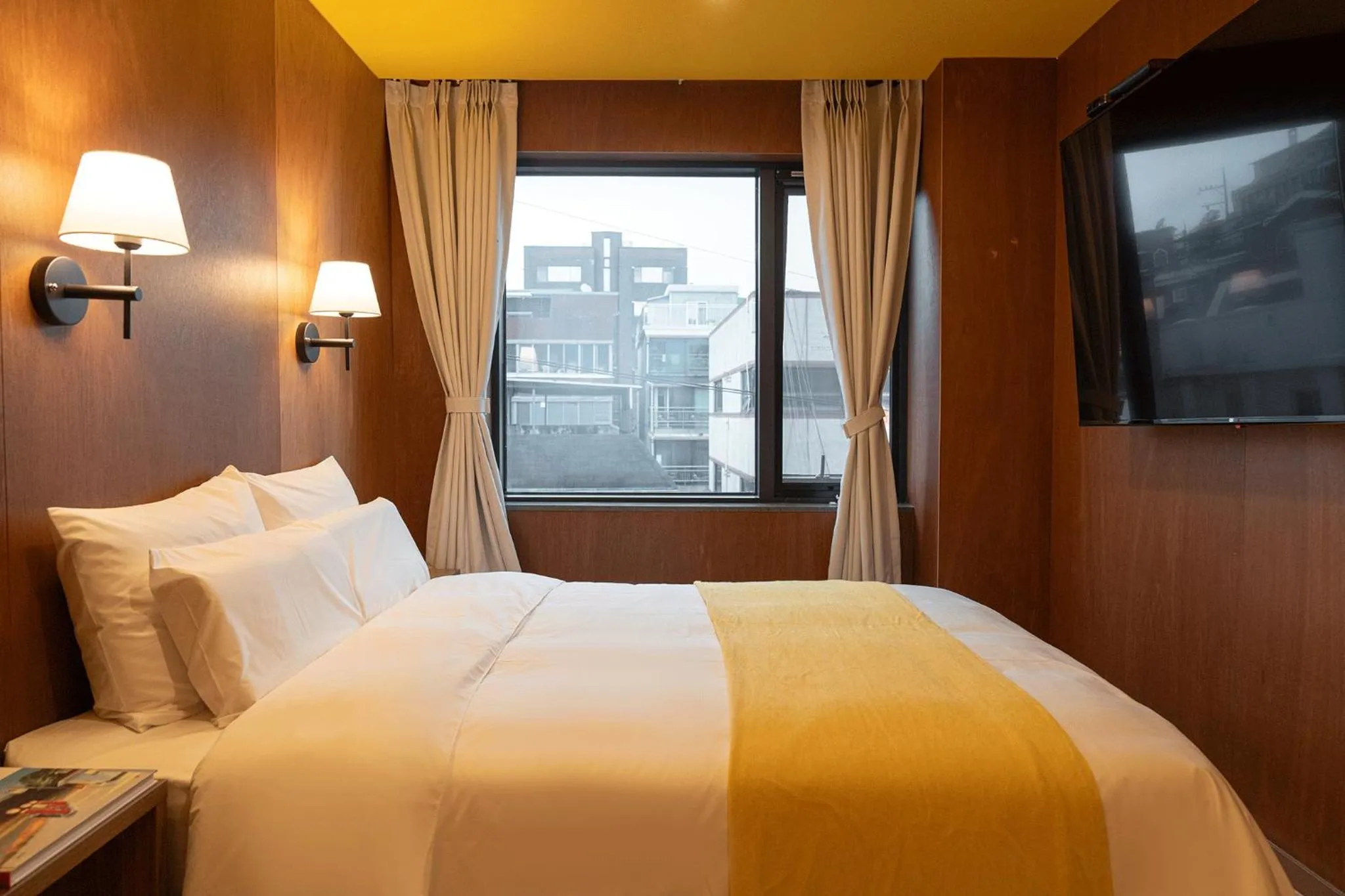 Bed in Nouvelle Hotel Seoul Itaewon by Aank