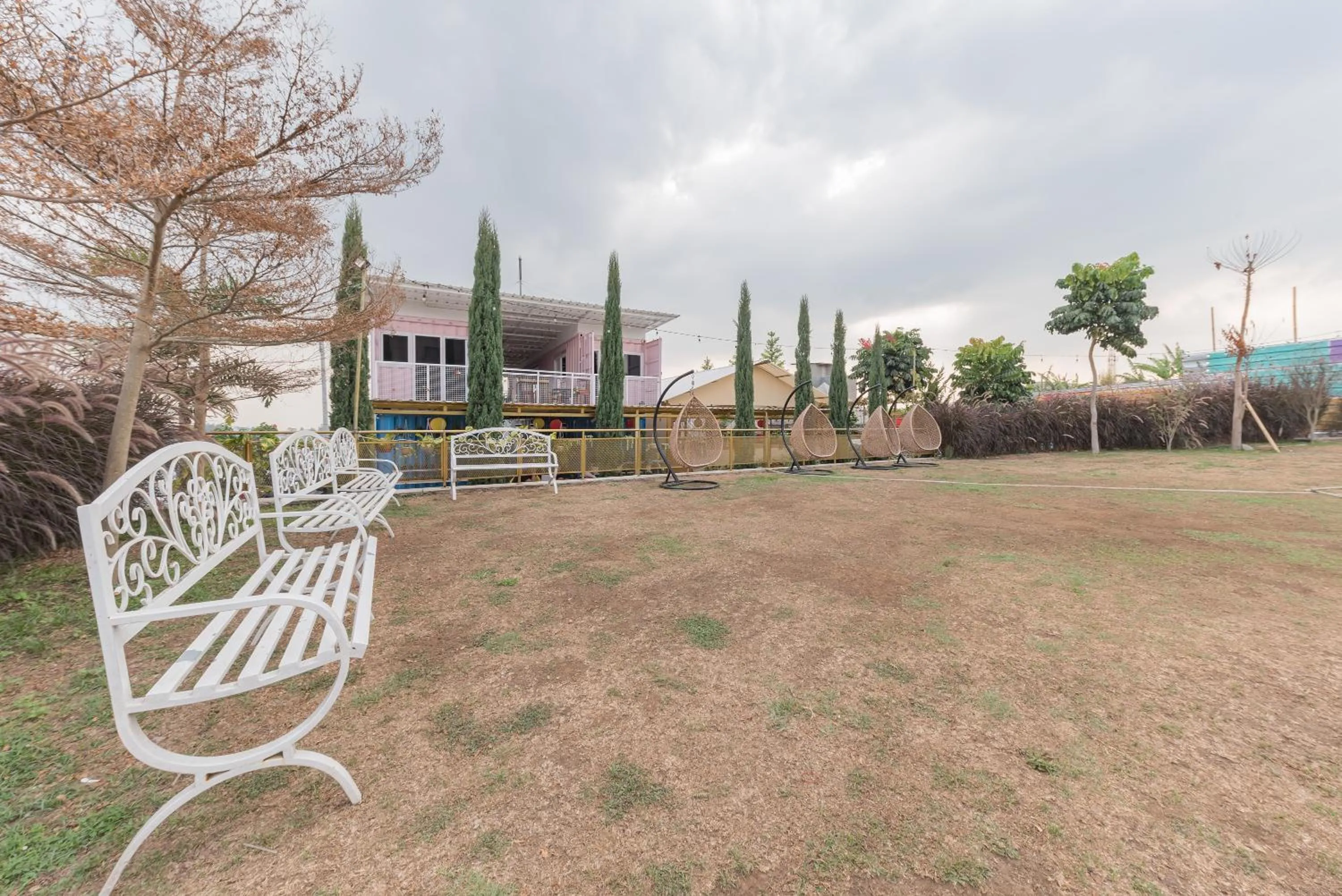 Garden in RedDoorz near Universitas Advent Indonesia